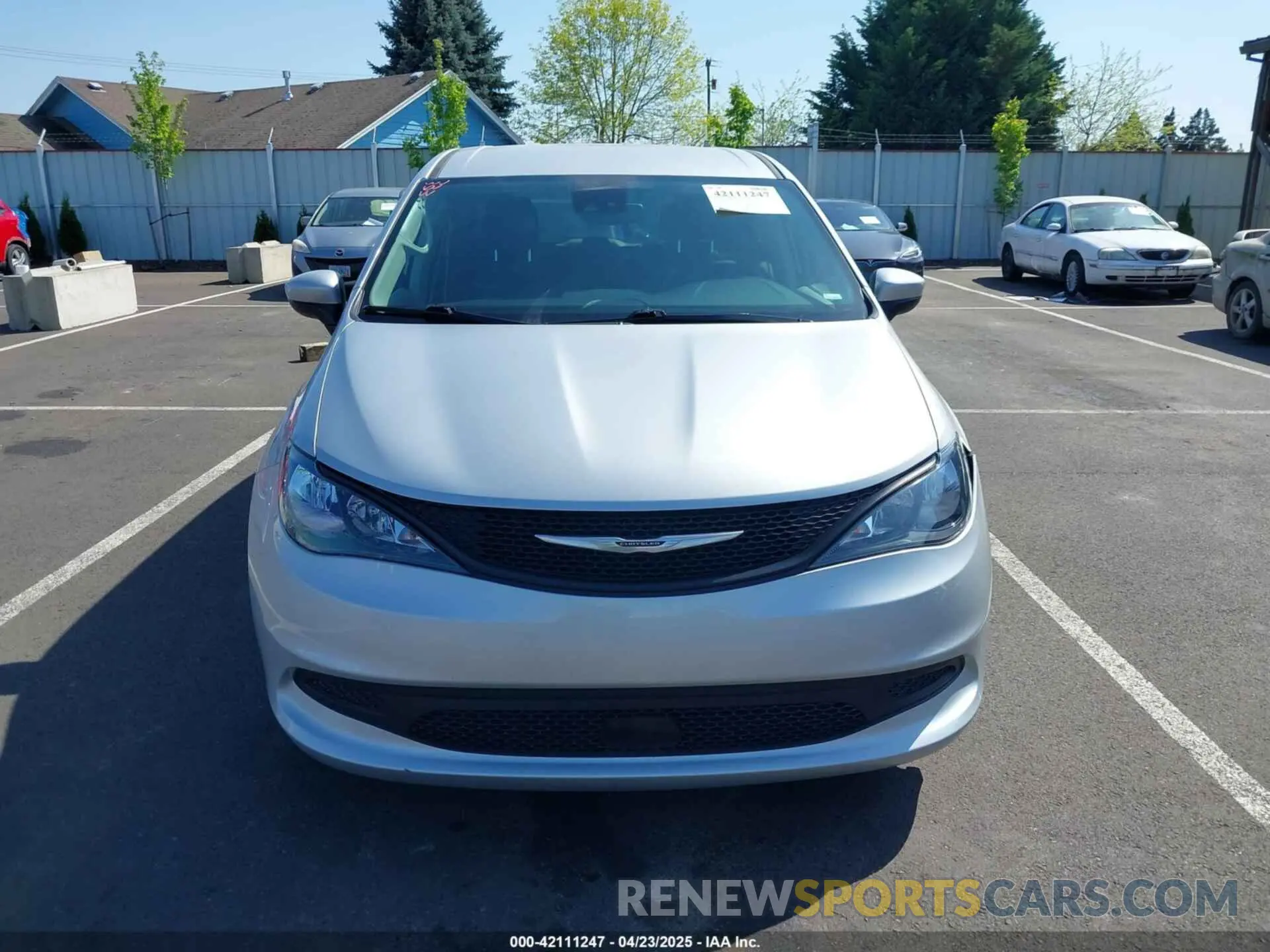12 Фотография поврежденного автомобиля 2C4RC1CG0PR597647 CHRYSLER VOYAGER 2023