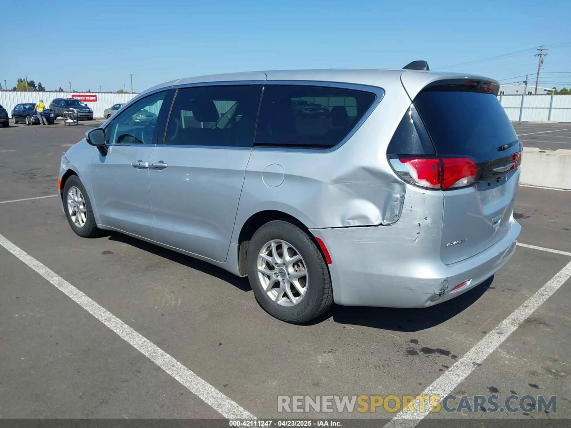 3 Фотография поврежденного автомобиля 2C4RC1CG0PR597647 CHRYSLER VOYAGER 2023