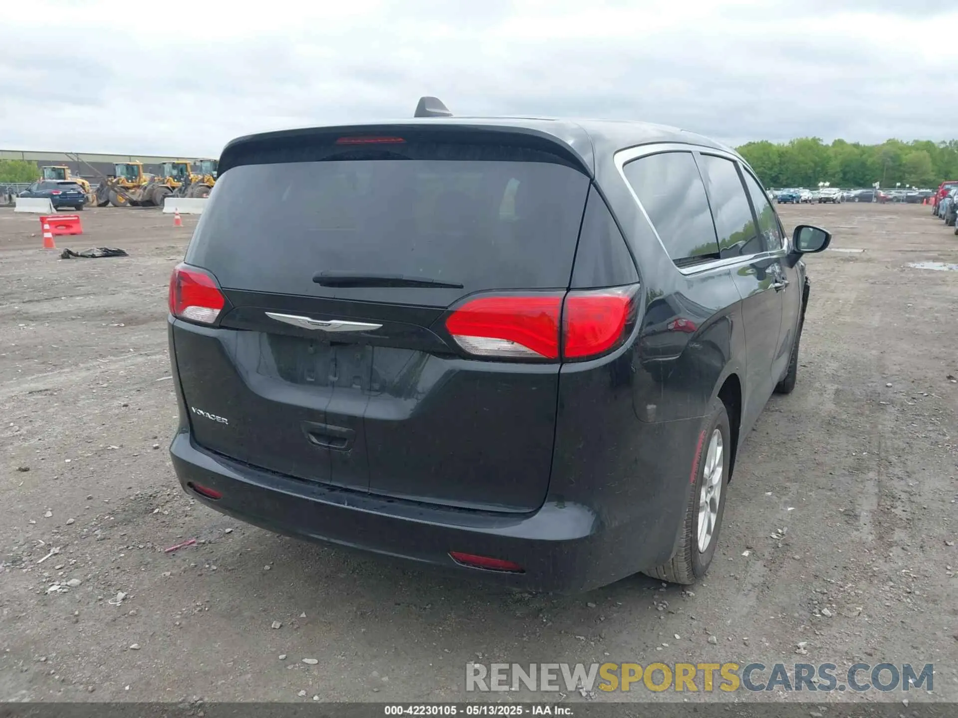 4 Photograph of a damaged car 2C4RC1CG1PR525291 CHRYSLER VOYAGER 2023