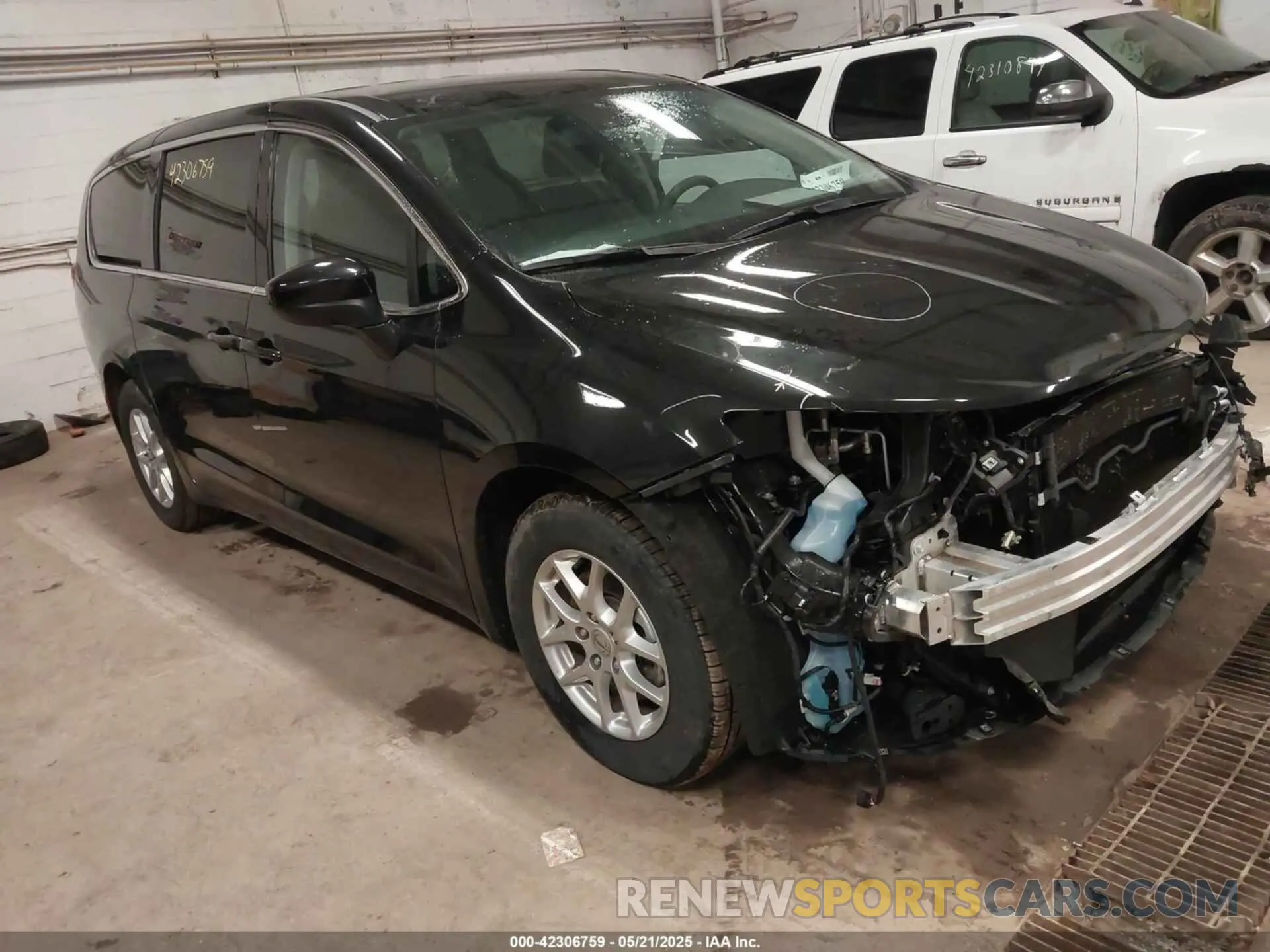 1 Фотография поврежденного автомобиля 2C4RC1CG1PR548330 CHRYSLER VOYAGER 2023