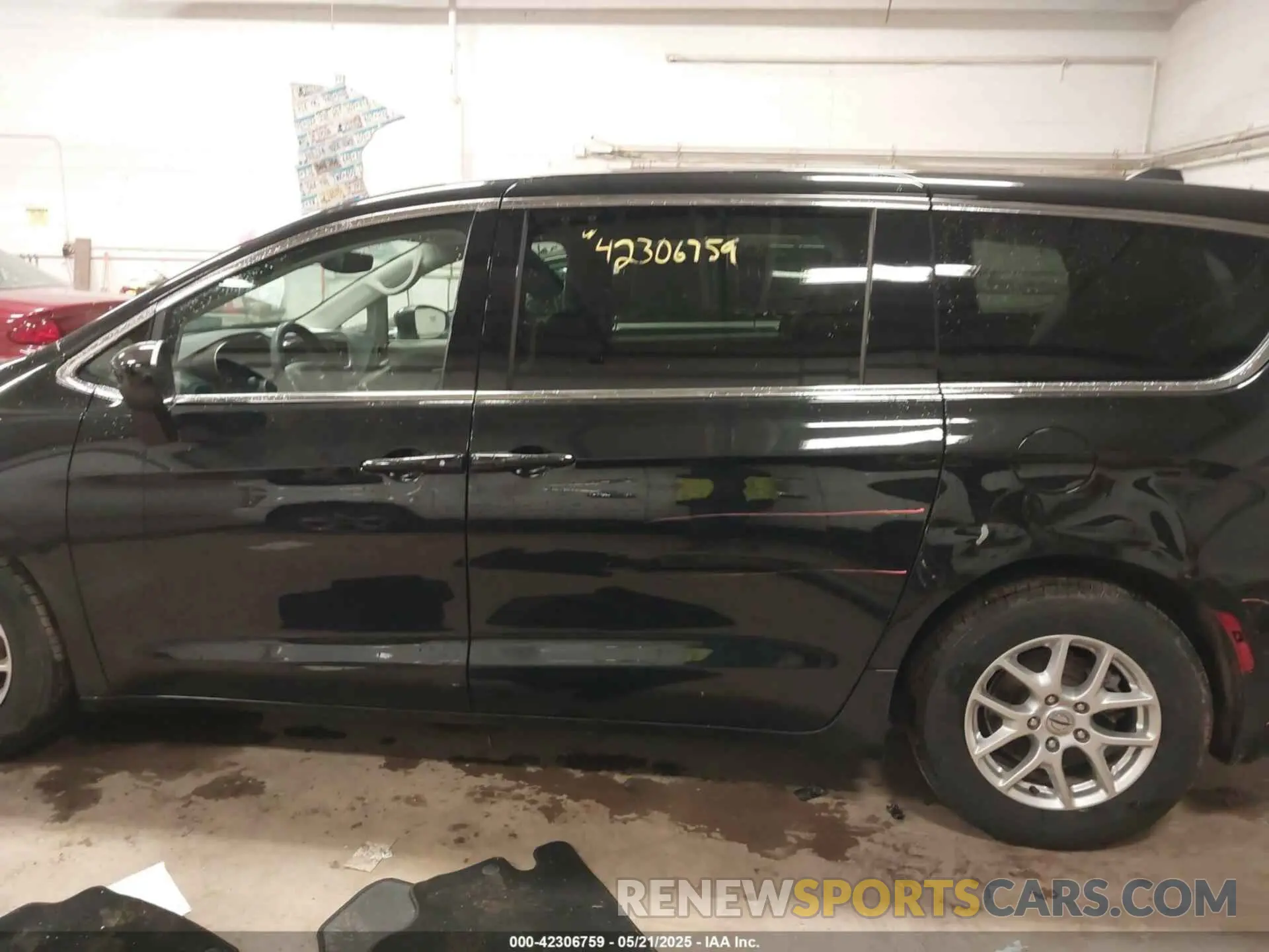 15 Фотография поврежденного автомобиля 2C4RC1CG1PR548330 CHRYSLER VOYAGER 2023