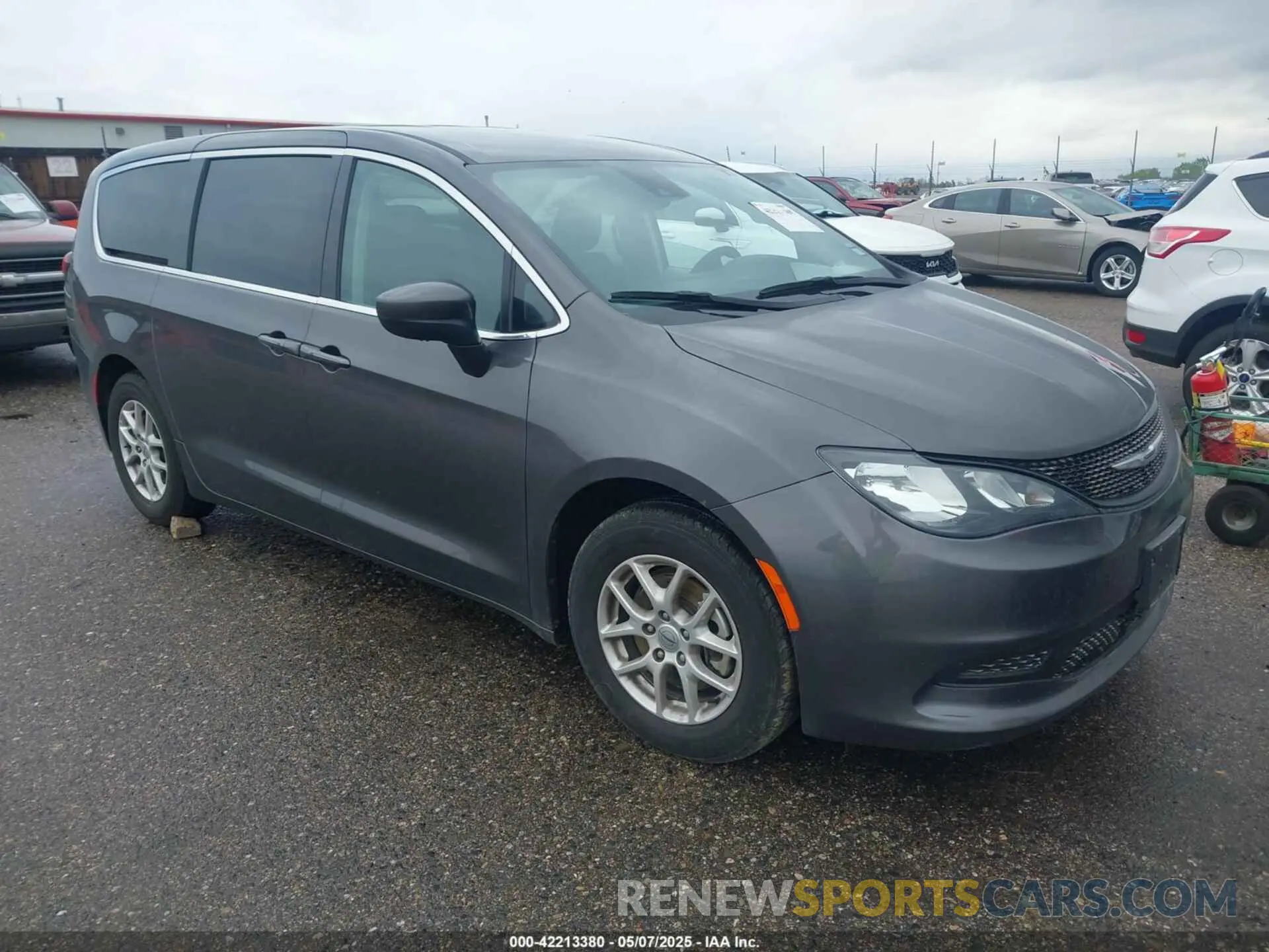 1 Фотография поврежденного автомобиля 2C4RC1CG1PR610616 CHRYSLER VOYAGER 2023