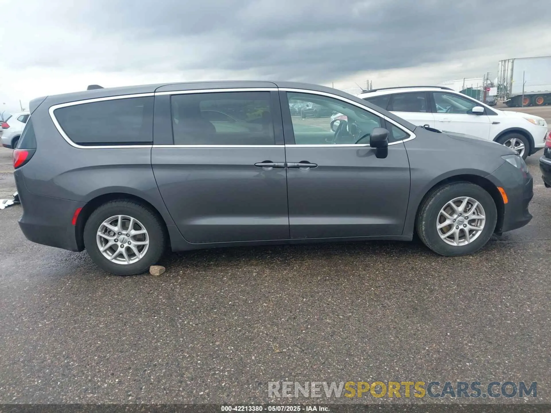 13 Фотография поврежденного автомобиля 2C4RC1CG1PR610616 CHRYSLER VOYAGER 2023