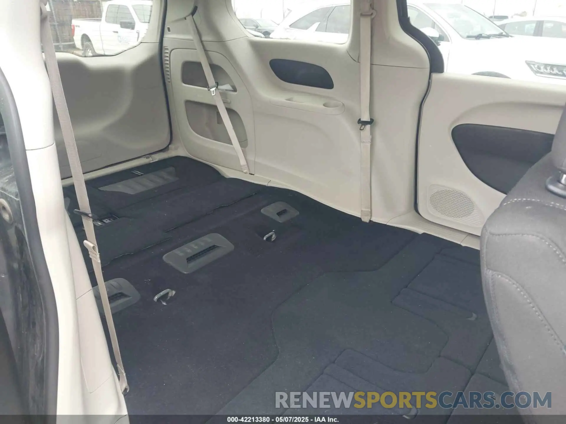 8 Фотография поврежденного автомобиля 2C4RC1CG1PR610616 CHRYSLER VOYAGER 2023