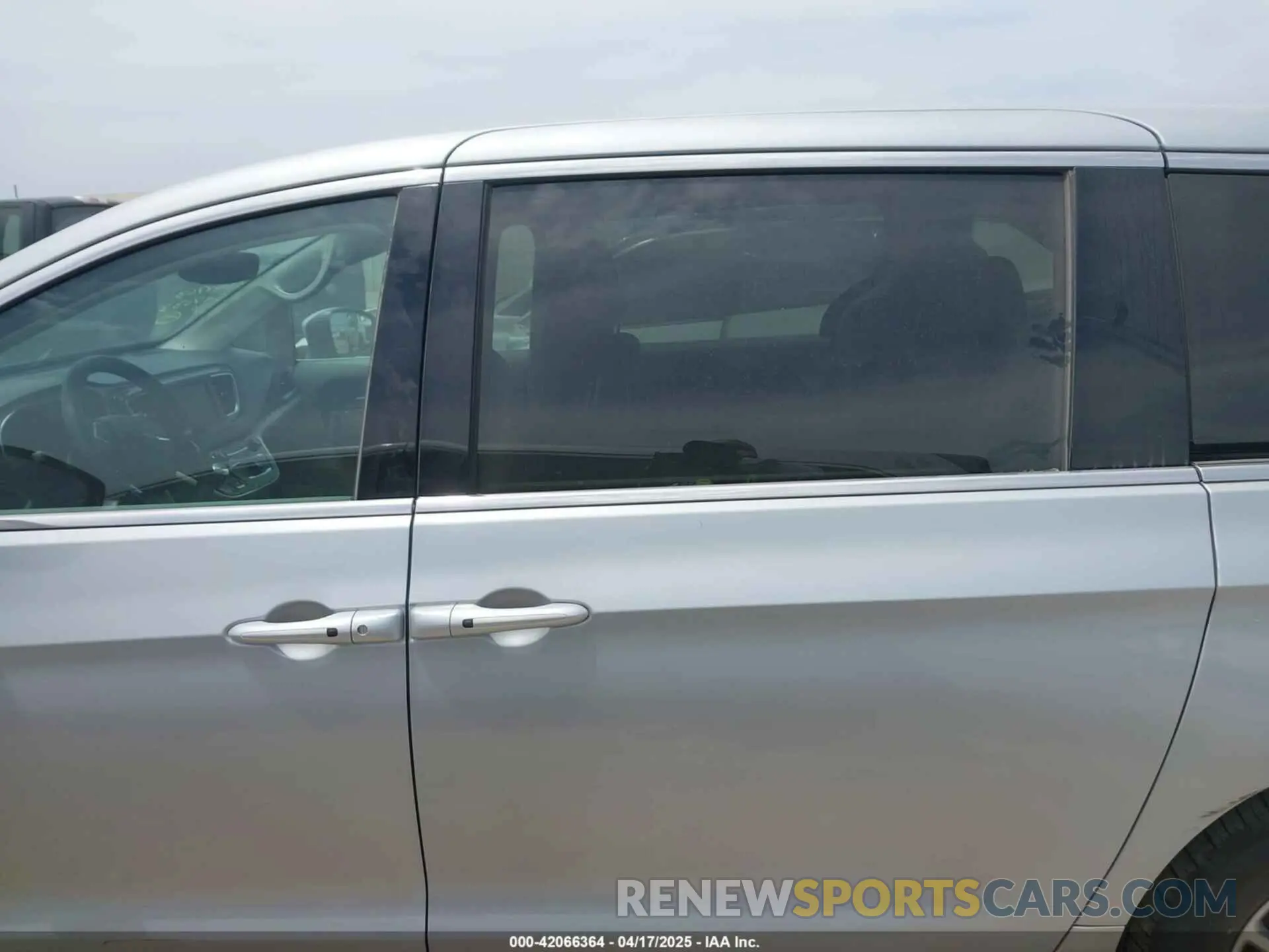 14 Photograph of a damaged car 2C4RC1CG2PR597083 CHRYSLER VOYAGER 2023