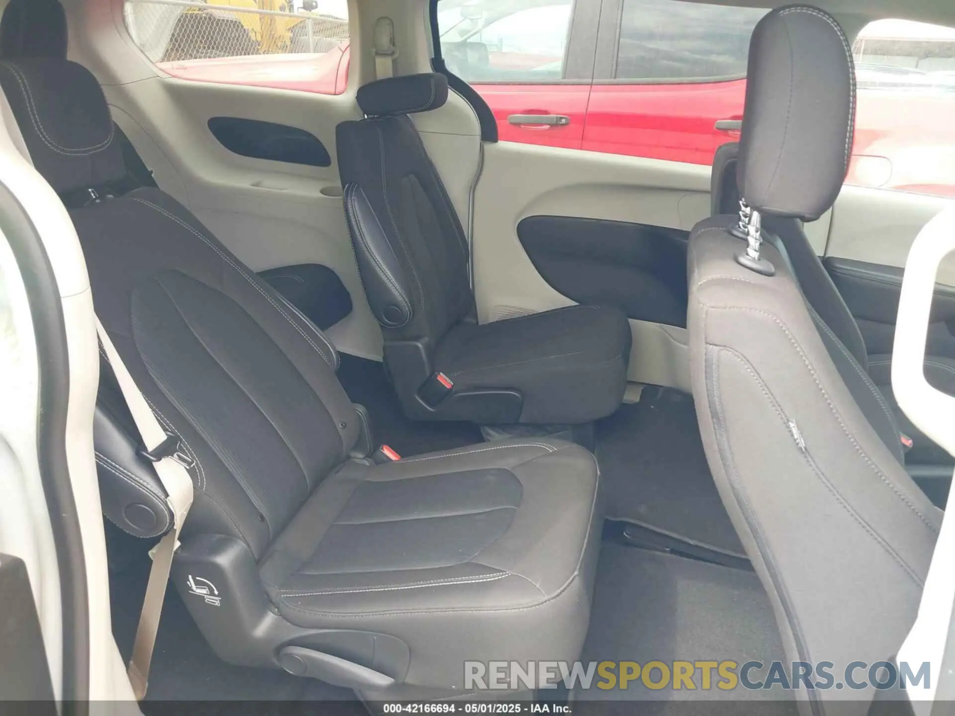 8 Фотография поврежденного автомобиля 2C4RC1CG3PR525793 CHRYSLER VOYAGER 2023