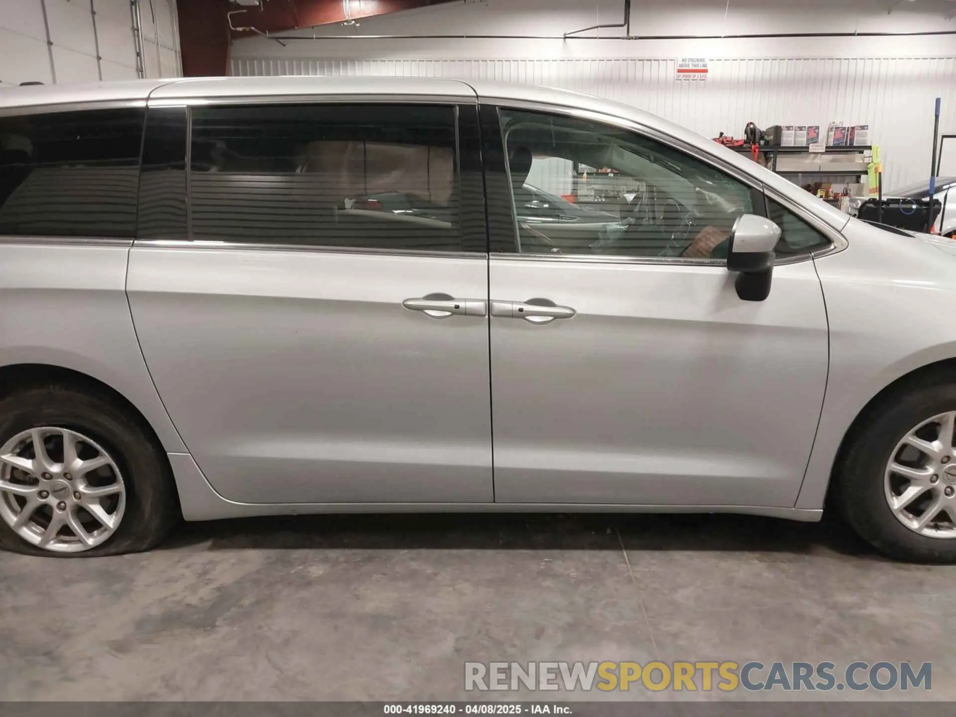 13 Фотография поврежденного автомобиля 2C4RC1CG4PR535720 CHRYSLER VOYAGER 2023