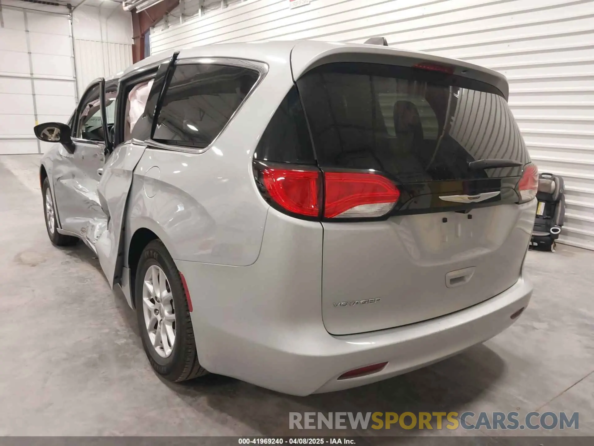 3 Фотография поврежденного автомобиля 2C4RC1CG4PR535720 CHRYSLER VOYAGER 2023