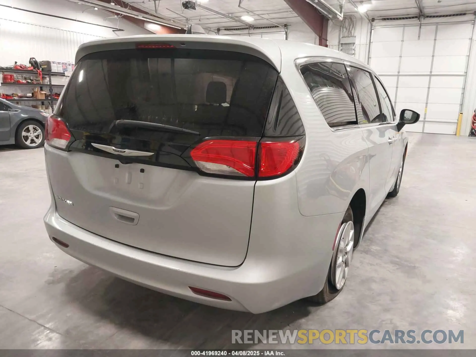 4 Фотография поврежденного автомобиля 2C4RC1CG4PR535720 CHRYSLER VOYAGER 2023