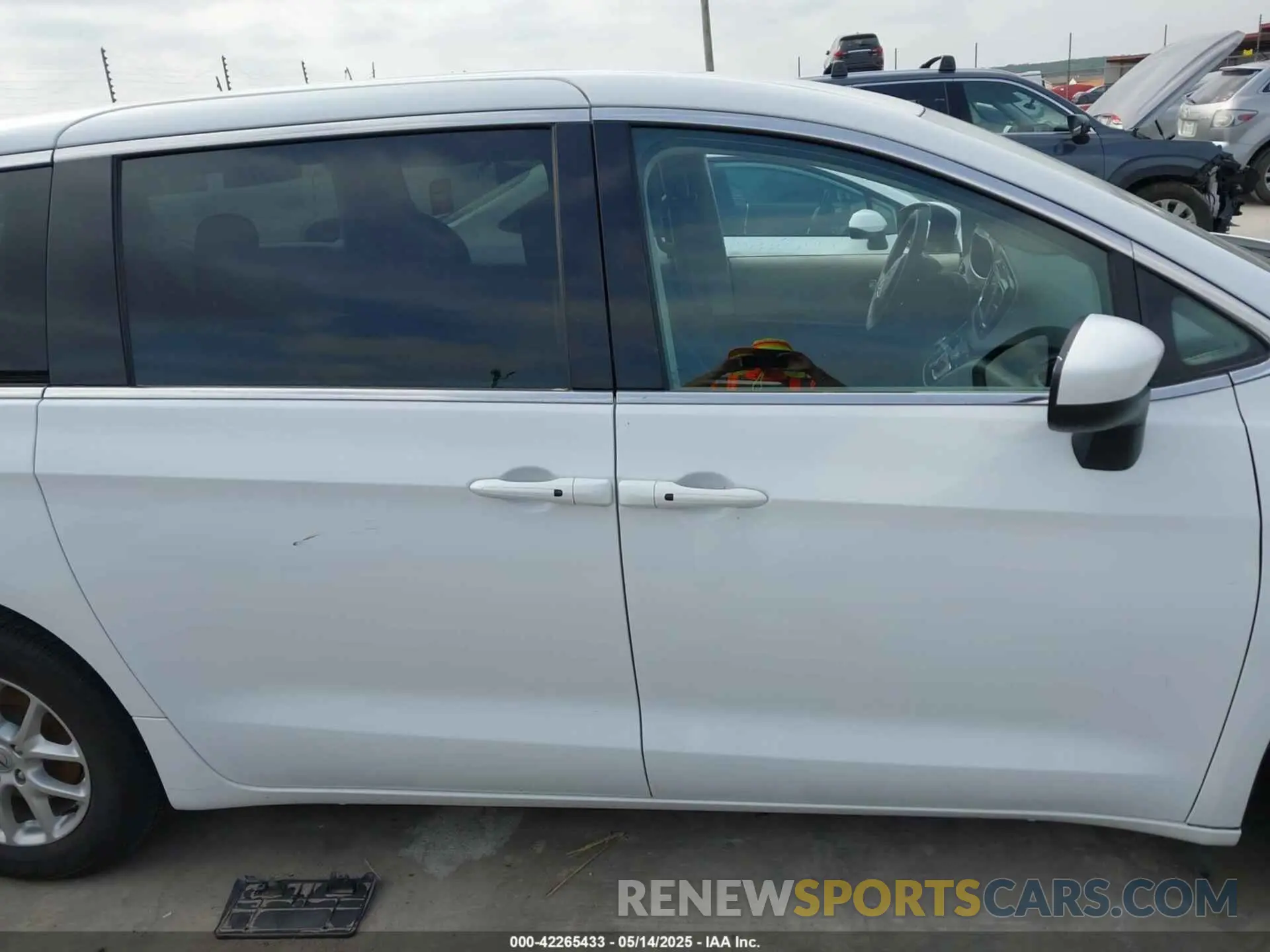 13 Фотография поврежденного автомобиля 2C4RC1CG5PR613387 CHRYSLER VOYAGER 2023