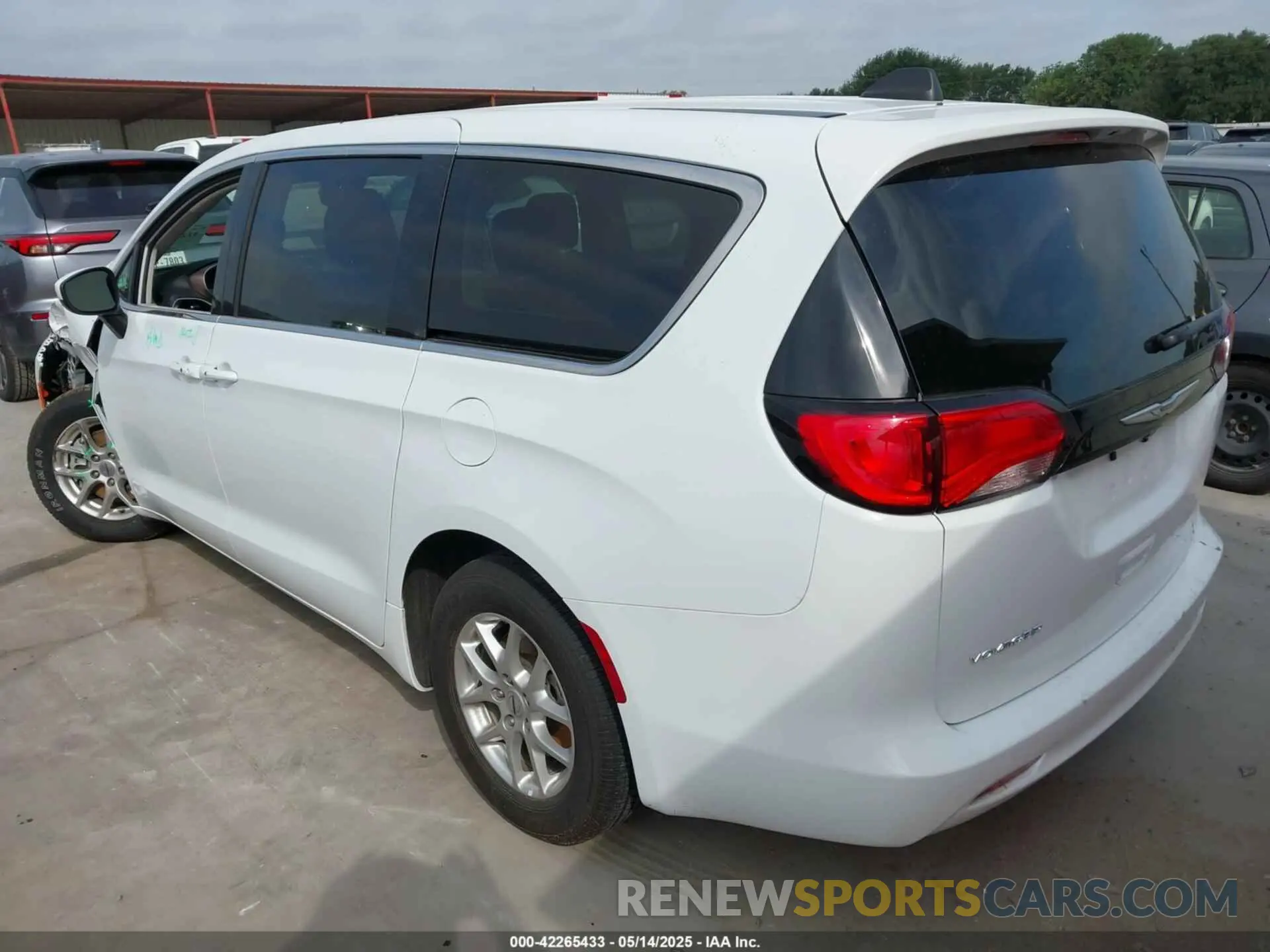 3 Фотография поврежденного автомобиля 2C4RC1CG5PR613387 CHRYSLER VOYAGER 2023