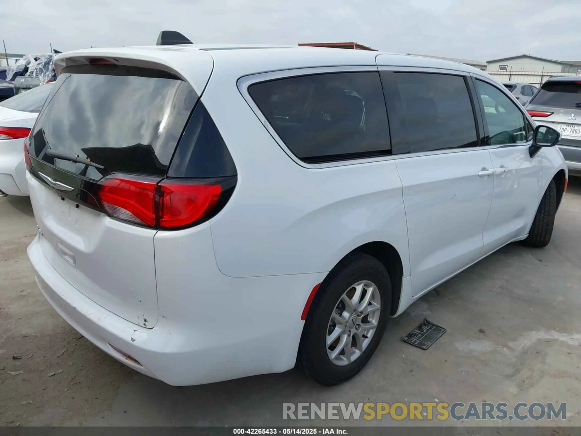 4 Фотография поврежденного автомобиля 2C4RC1CG5PR613387 CHRYSLER VOYAGER 2023