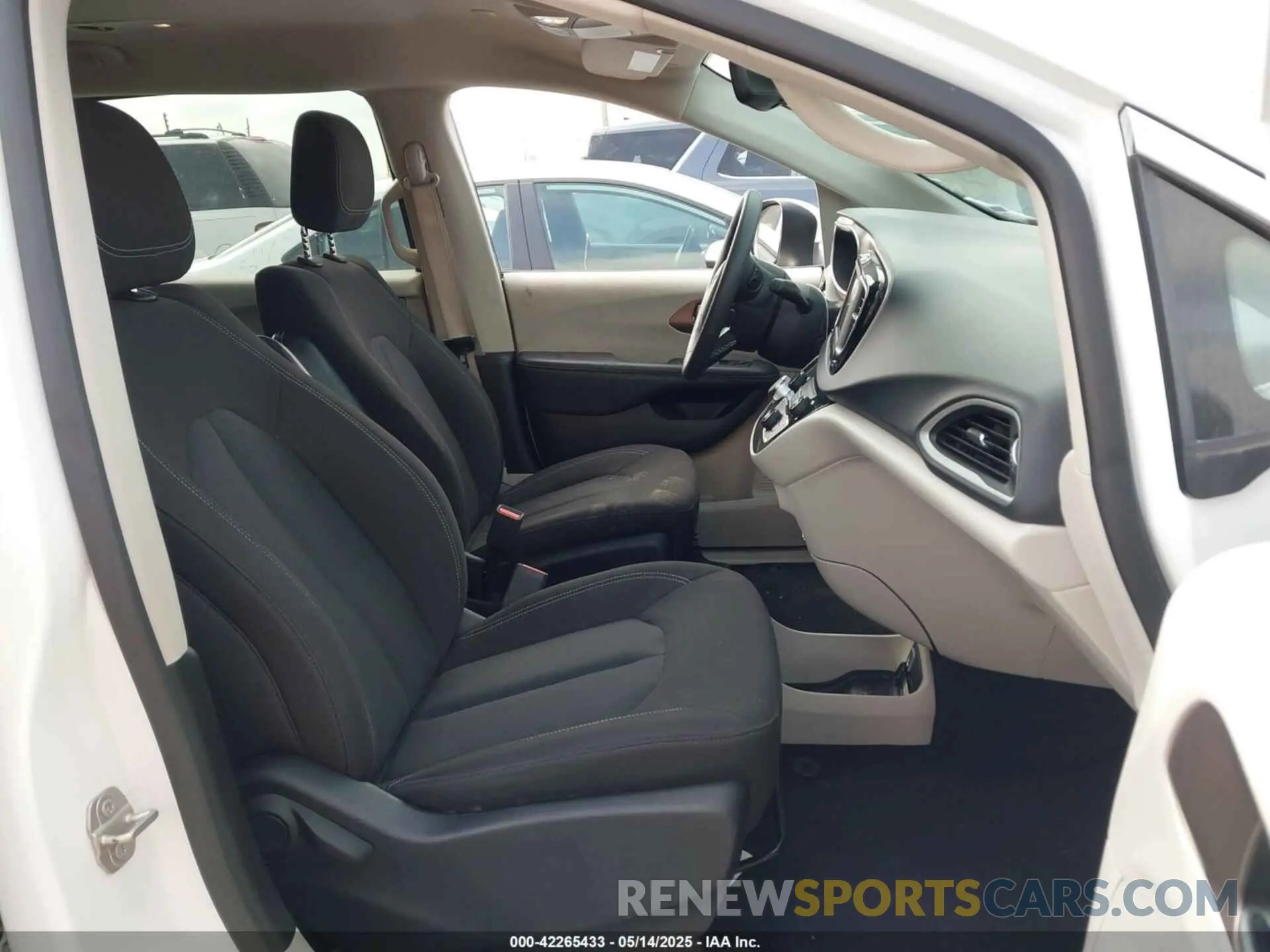5 Фотография поврежденного автомобиля 2C4RC1CG5PR613387 CHRYSLER VOYAGER 2023