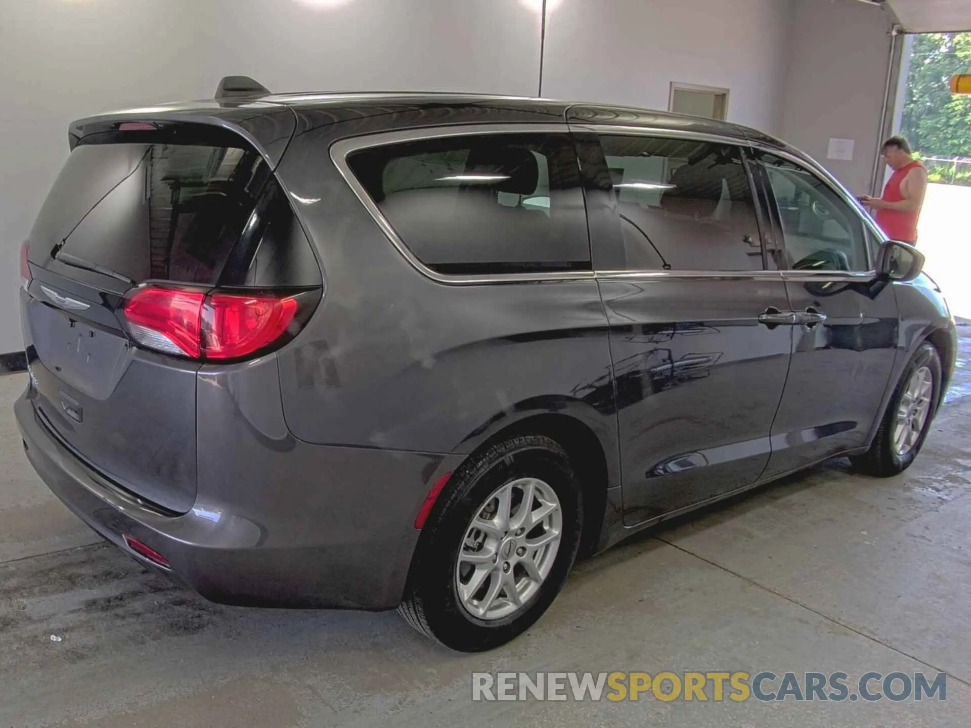 8 Фотография поврежденного автомобиля 2C4RC1CG7PR516093 CHRYSLER VOYAGER 2023