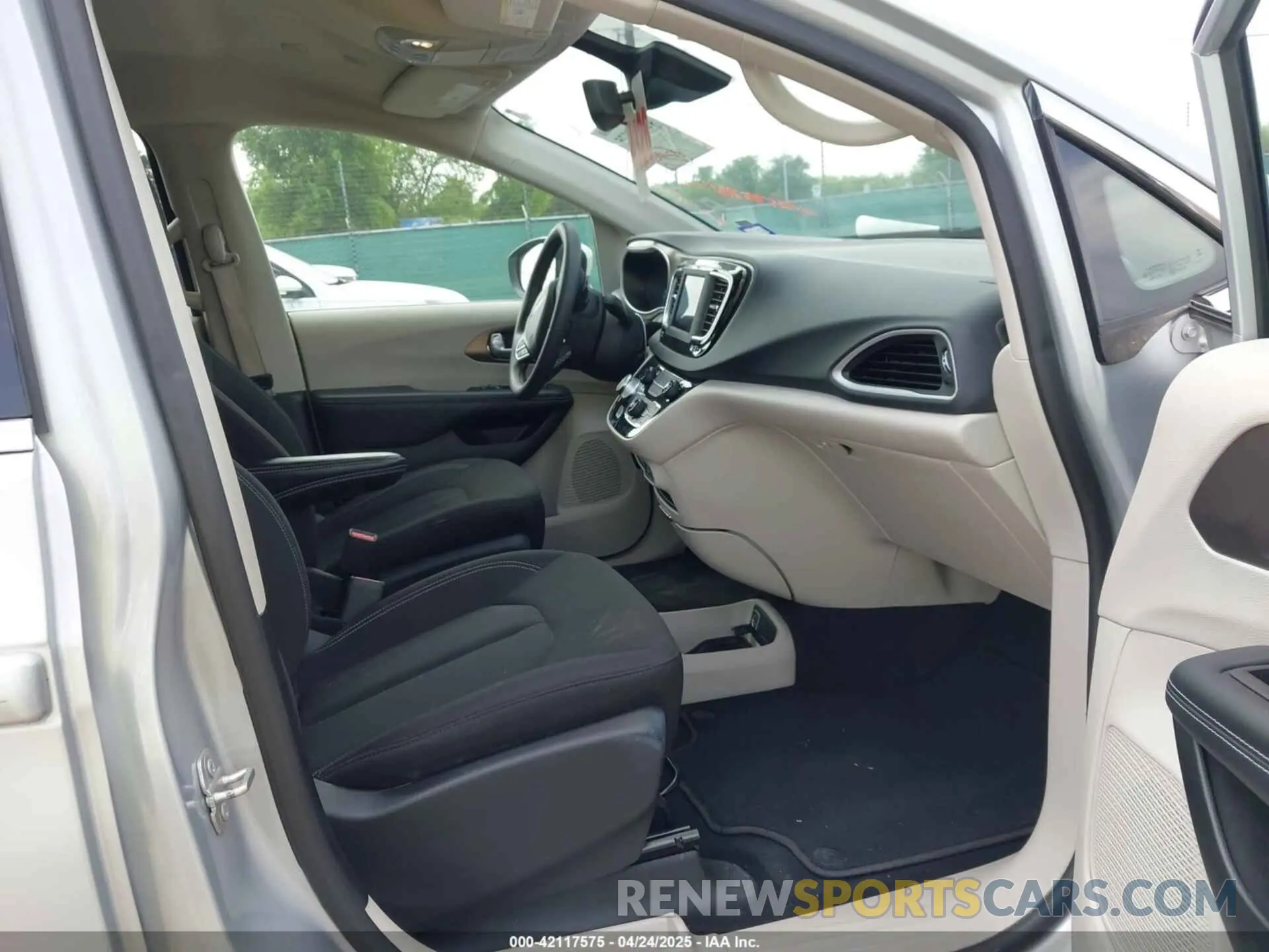 5 Фотография поврежденного автомобиля 2C4RC1CG7PR549935 CHRYSLER VOYAGER 2023