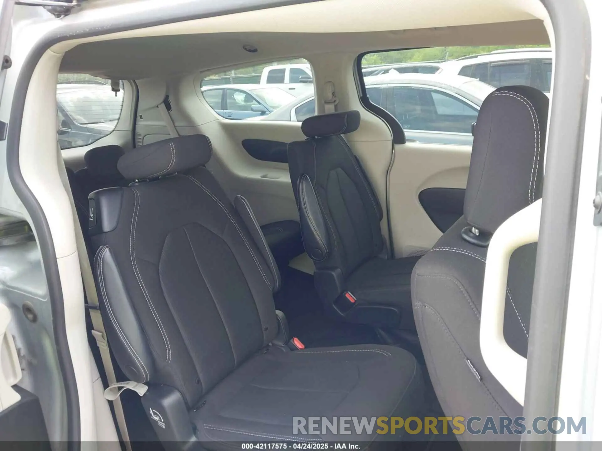 8 Фотография поврежденного автомобиля 2C4RC1CG7PR549935 CHRYSLER VOYAGER 2023