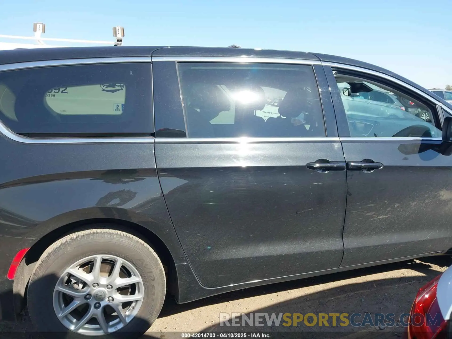 14 Фотография поврежденного автомобиля 2C4RC1CG8PR516166 CHRYSLER VOYAGER 2023