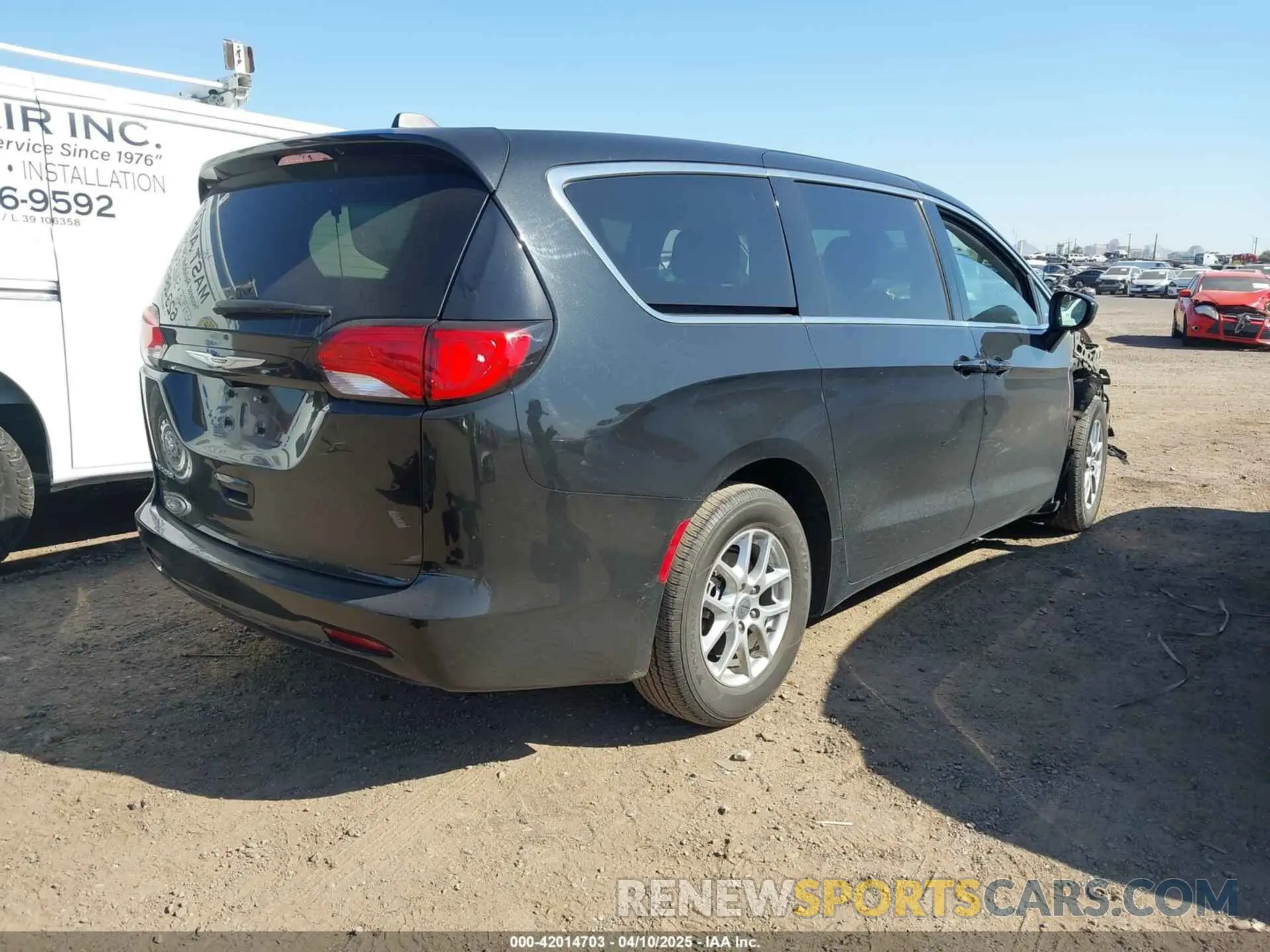 4 Фотография поврежденного автомобиля 2C4RC1CG8PR516166 CHRYSLER VOYAGER 2023