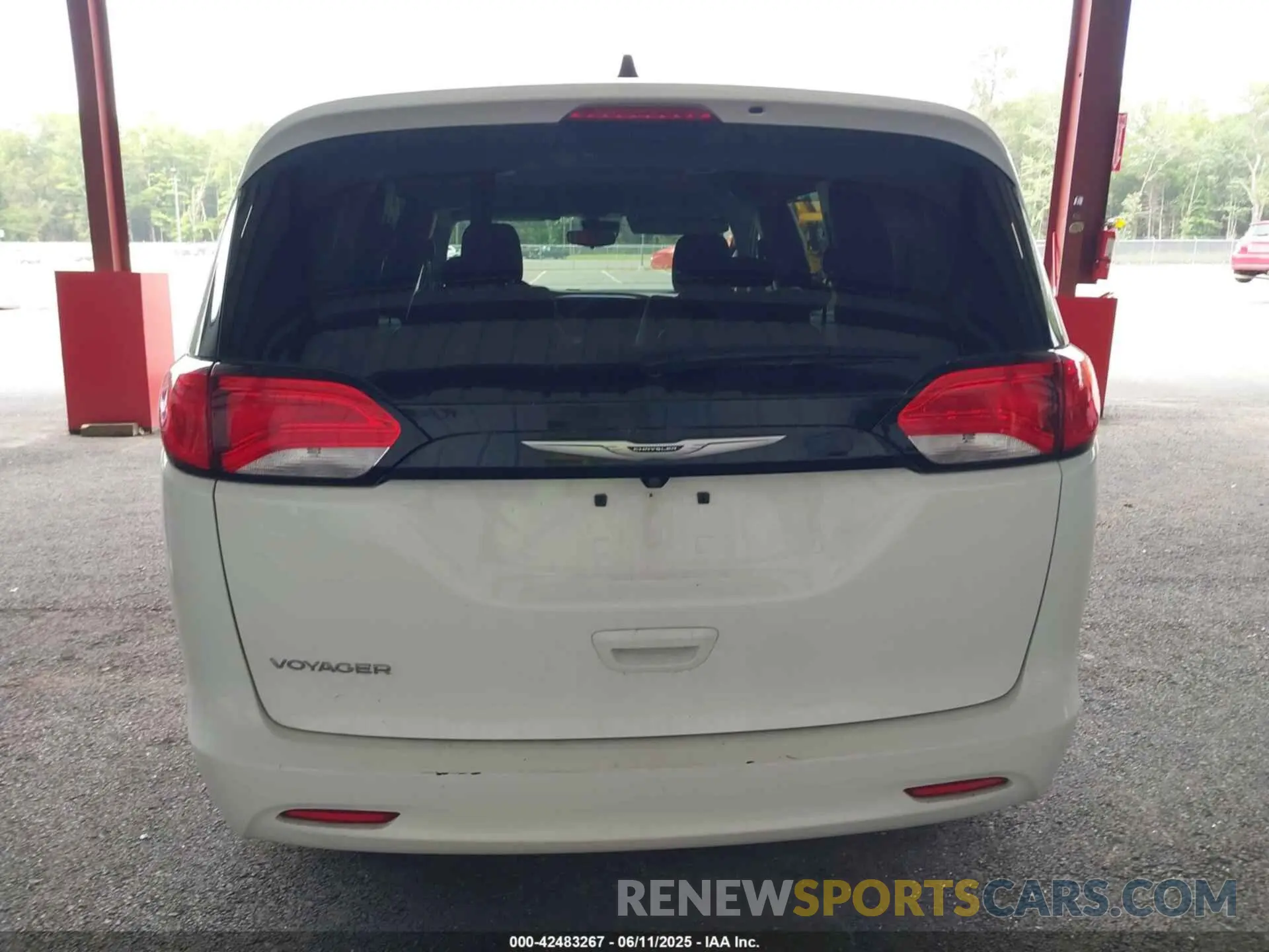 17 Photograph of a damaged car 2C4RC1CG8PR535557 CHRYSLER VOYAGER 2023