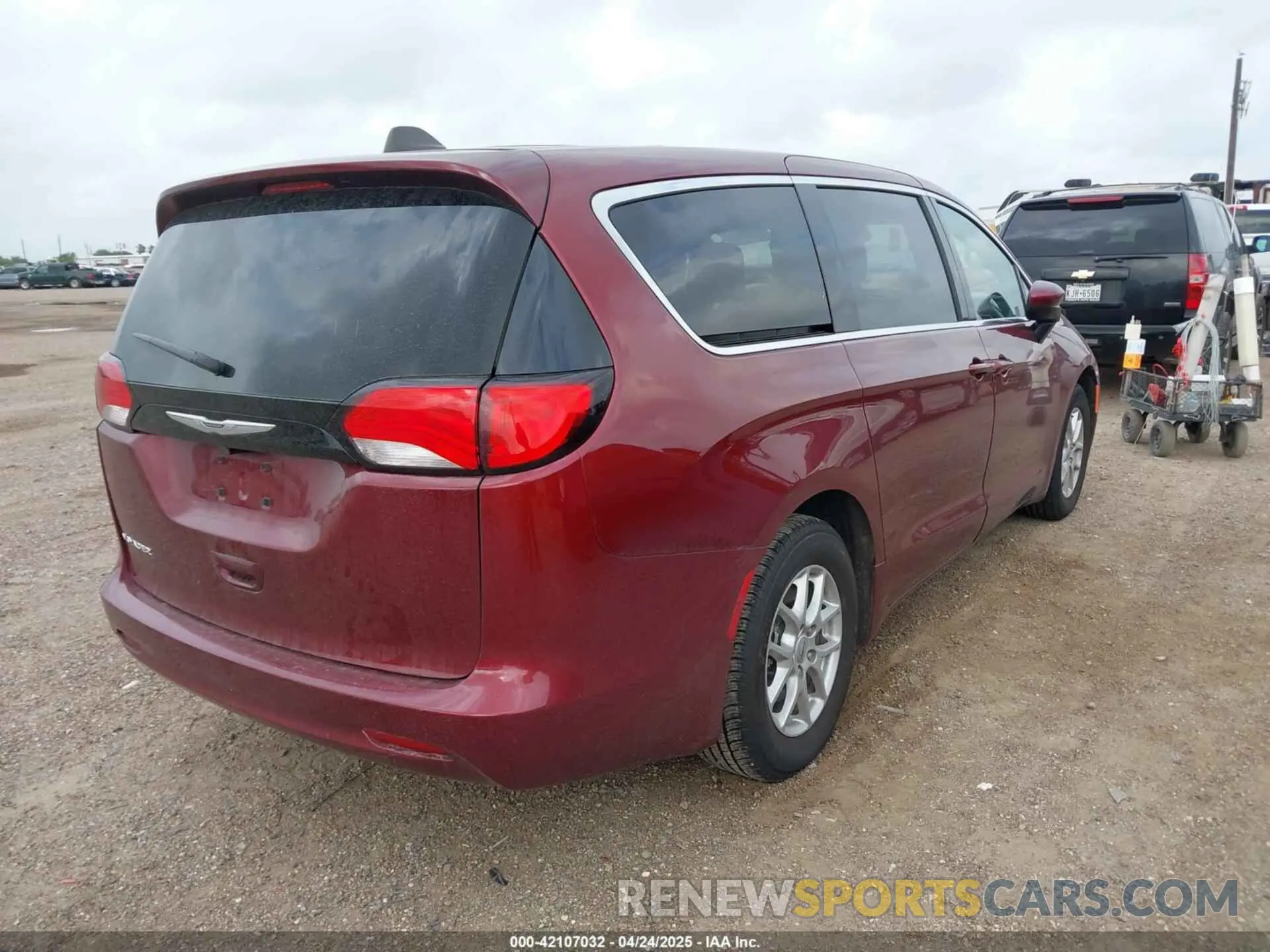 4 Фотография поврежденного автомобиля 2C4RC1CG9PR534823 CHRYSLER VOYAGER 2023