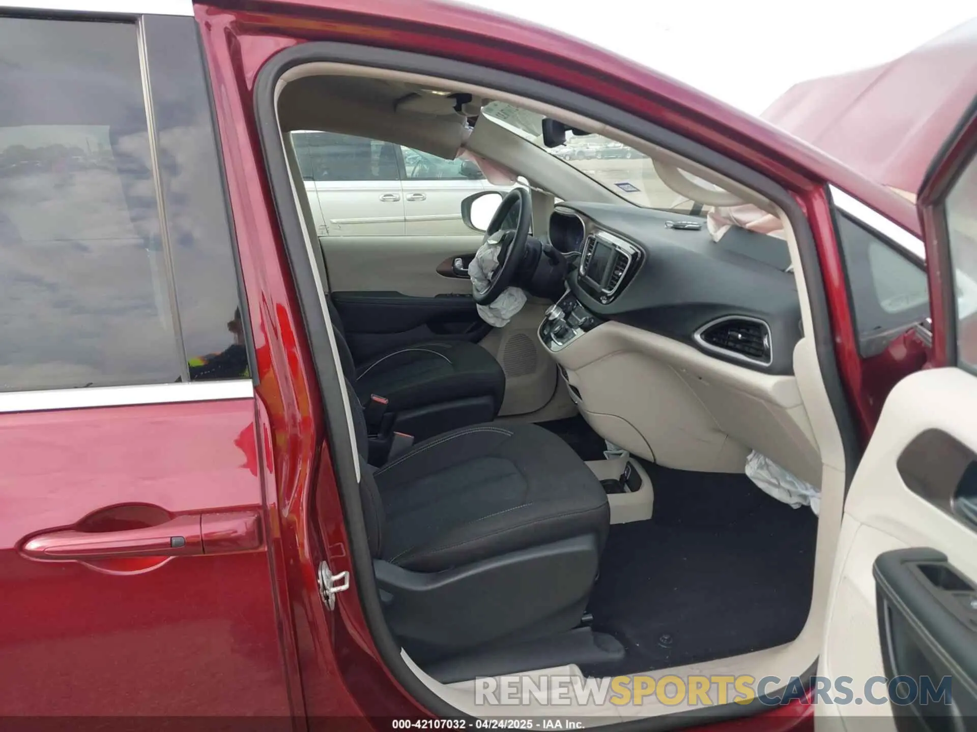 5 Фотография поврежденного автомобиля 2C4RC1CG9PR534823 CHRYSLER VOYAGER 2023