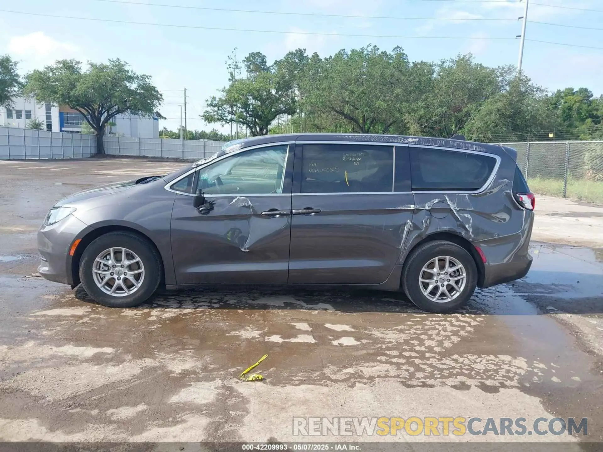14 Photograph of a damaged car 2C4RC1CG9PR585738 CHRYSLER VOYAGER 2023