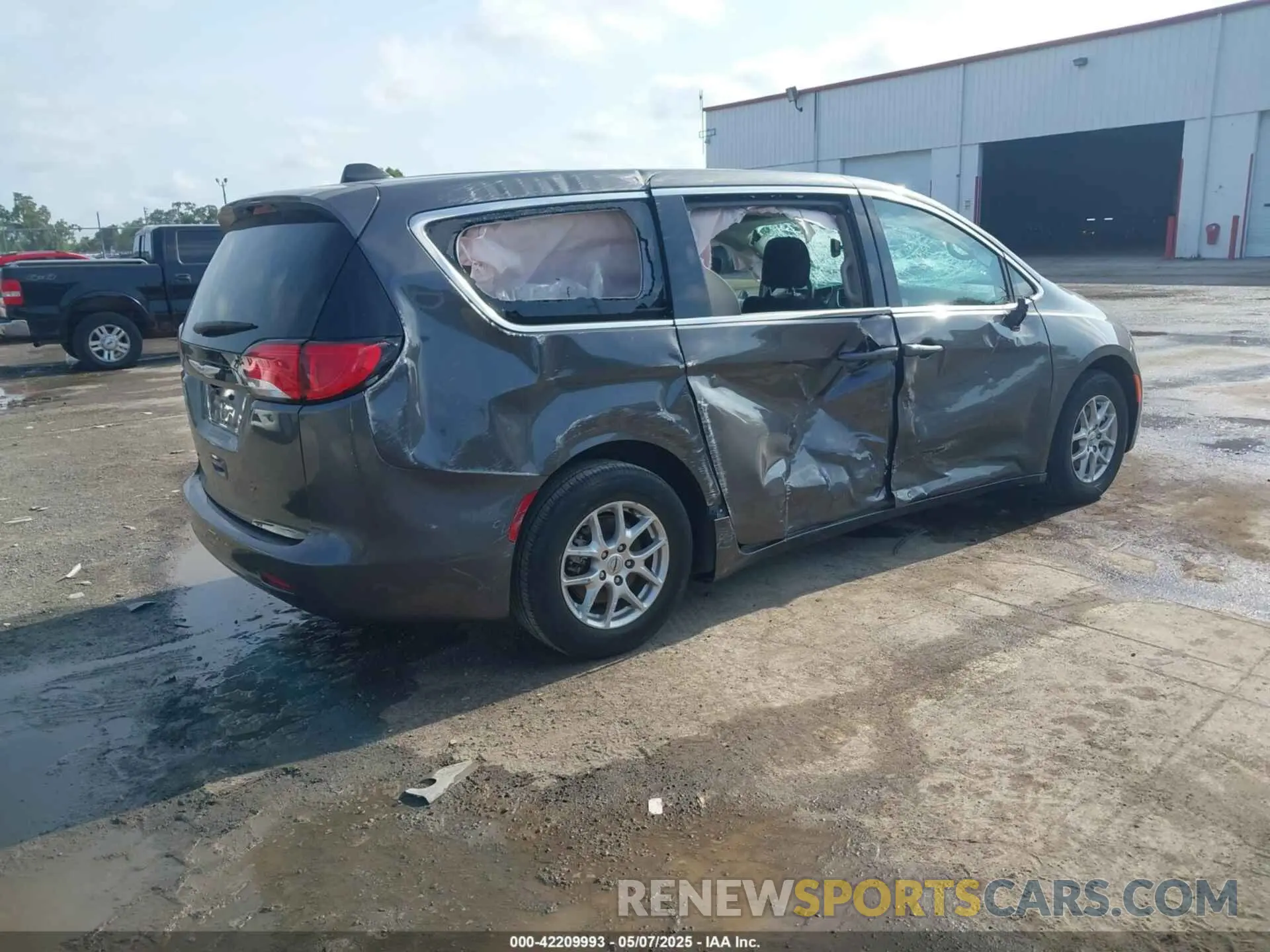 4 Photograph of a damaged car 2C4RC1CG9PR585738 CHRYSLER VOYAGER 2023