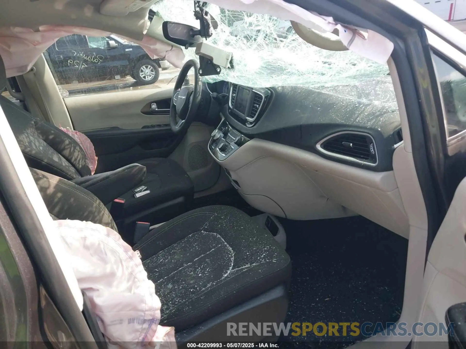 5 Photograph of a damaged car 2C4RC1CG9PR585738 CHRYSLER VOYAGER 2023