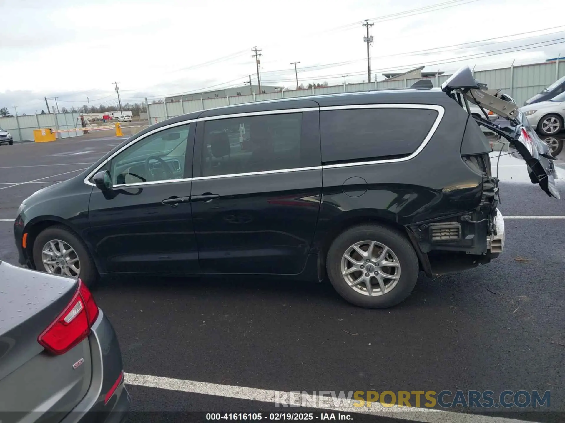 15 Фотография поврежденного автомобиля 2C4RC1CG9PR607818 CHRYSLER VOYAGER 2023