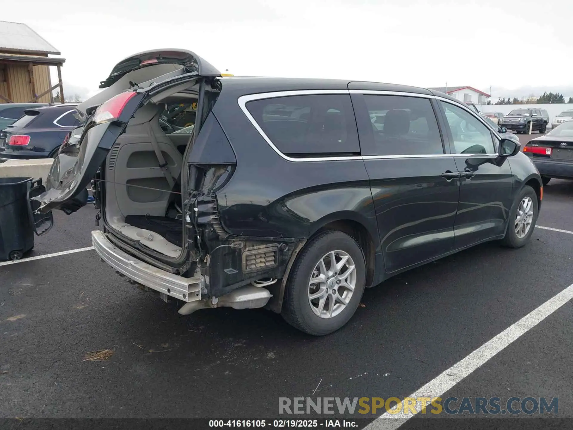4 Фотография поврежденного автомобиля 2C4RC1CG9PR607818 CHRYSLER VOYAGER 2023