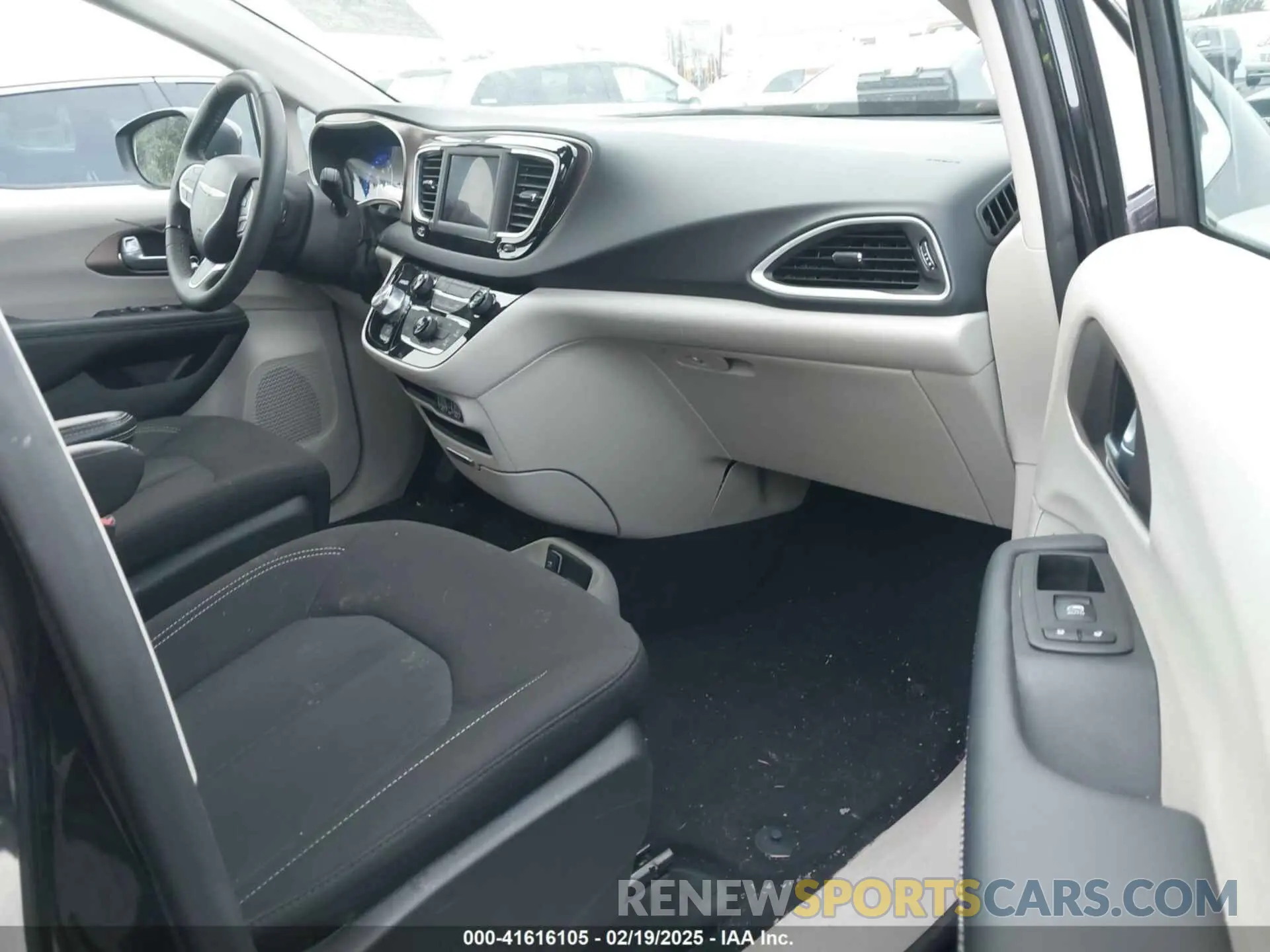5 Фотография поврежденного автомобиля 2C4RC1CG9PR607818 CHRYSLER VOYAGER 2023