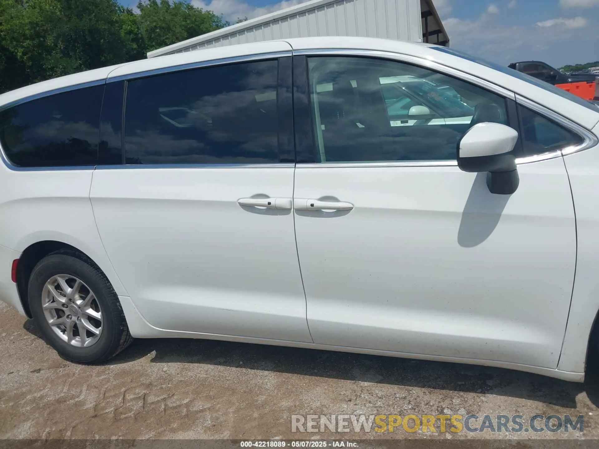 13 Фотография поврежденного автомобиля 2C4RC1CGXPR535706 CHRYSLER VOYAGER 2023