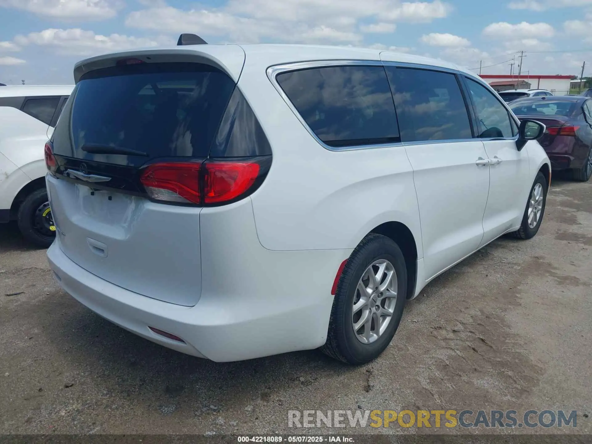 4 Фотография поврежденного автомобиля 2C4RC1CGXPR535706 CHRYSLER VOYAGER 2023