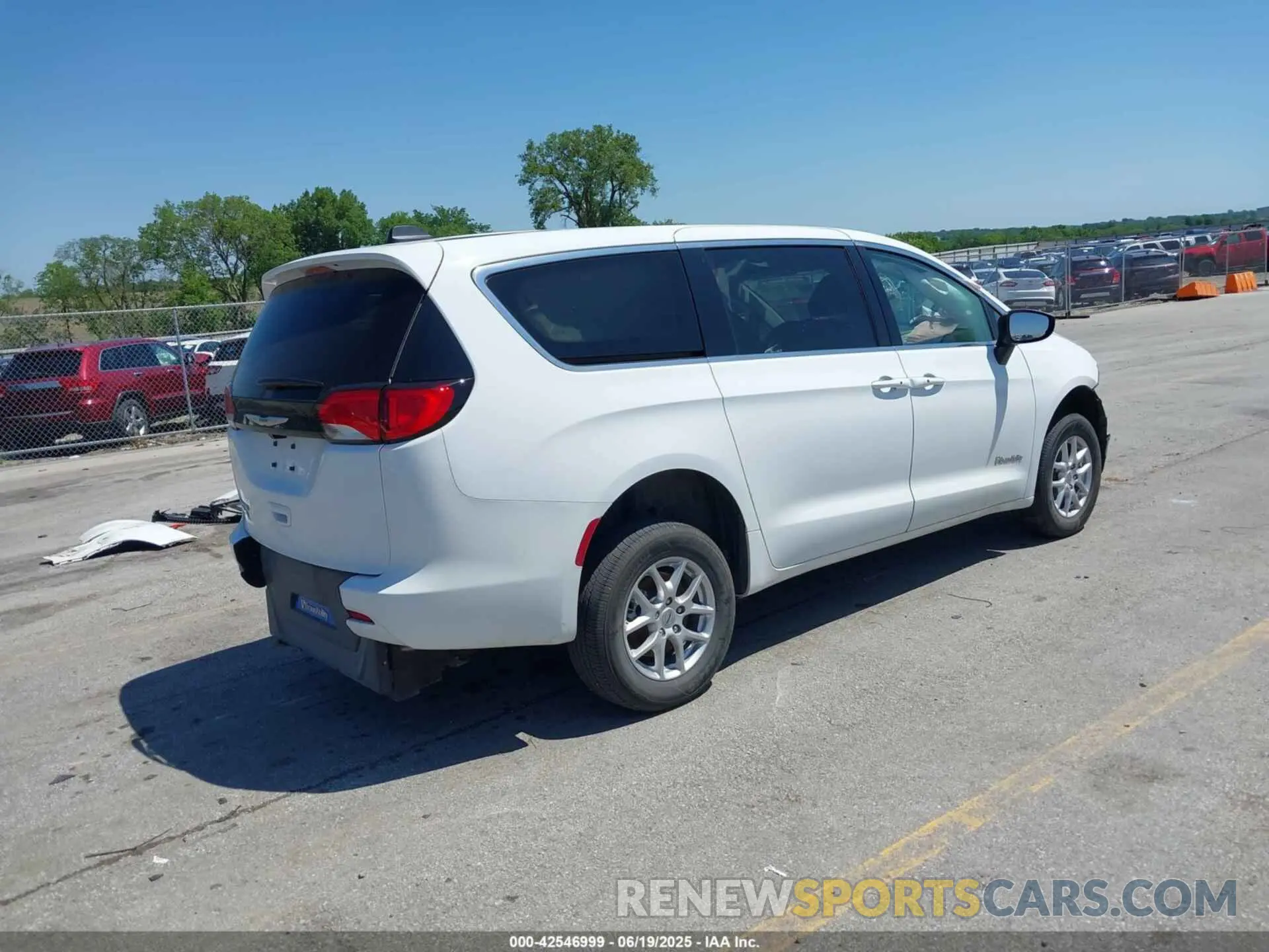 4 Photograph of a damaged car 2C4RC1CGXPR537584 CHRYSLER VOYAGER 2023