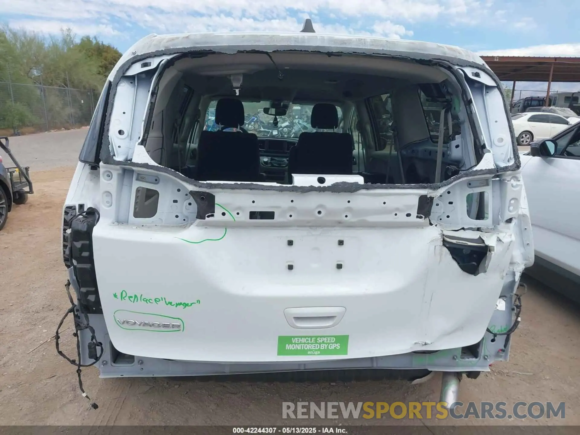 17 Photograph of a damaged car 2C4RC1CGXPR564591 CHRYSLER VOYAGER 2023