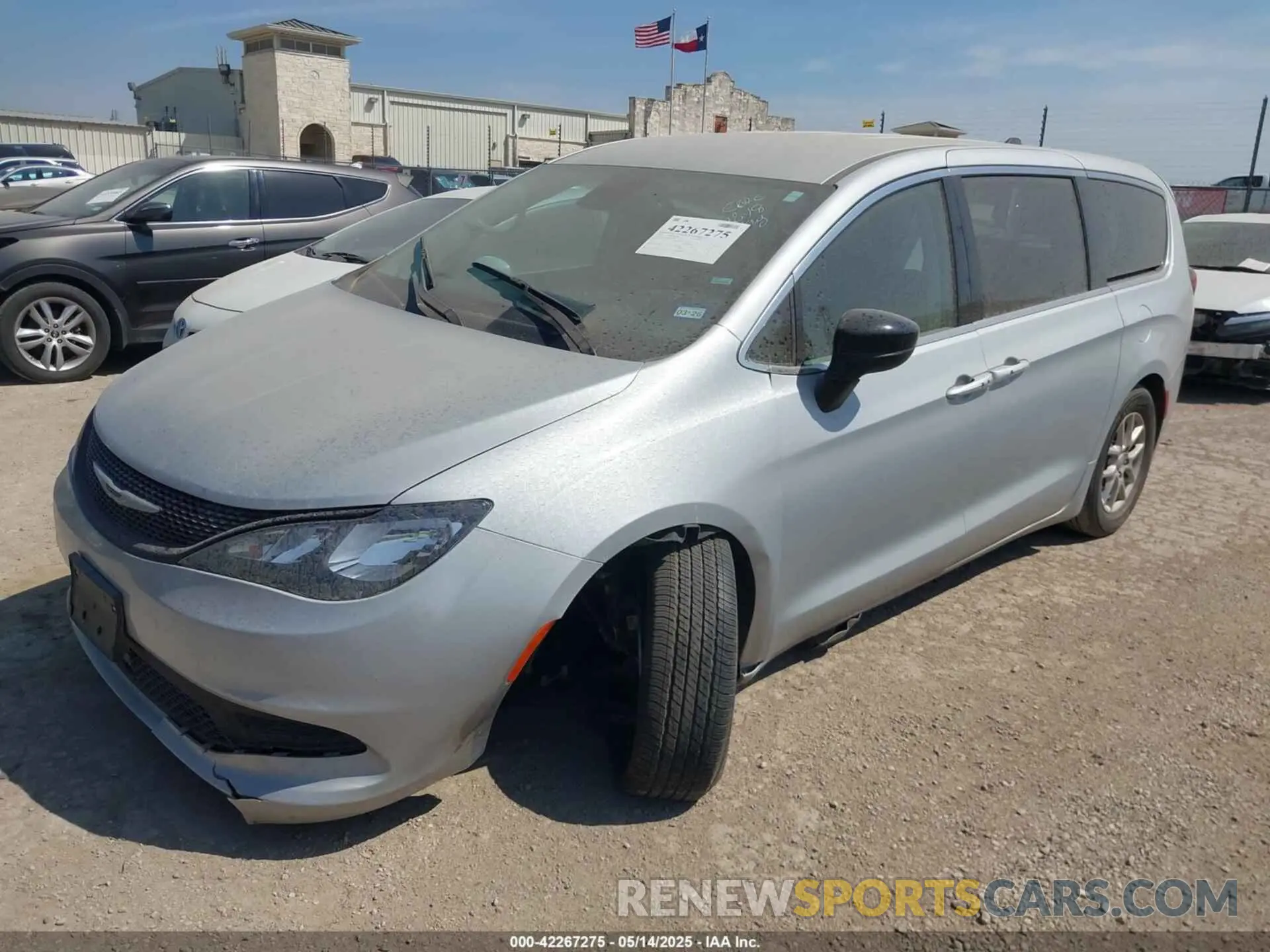 2 Фотография поврежденного автомобиля 2C4RC1CG4RR135885 CHRYSLER VOYAGER 2024