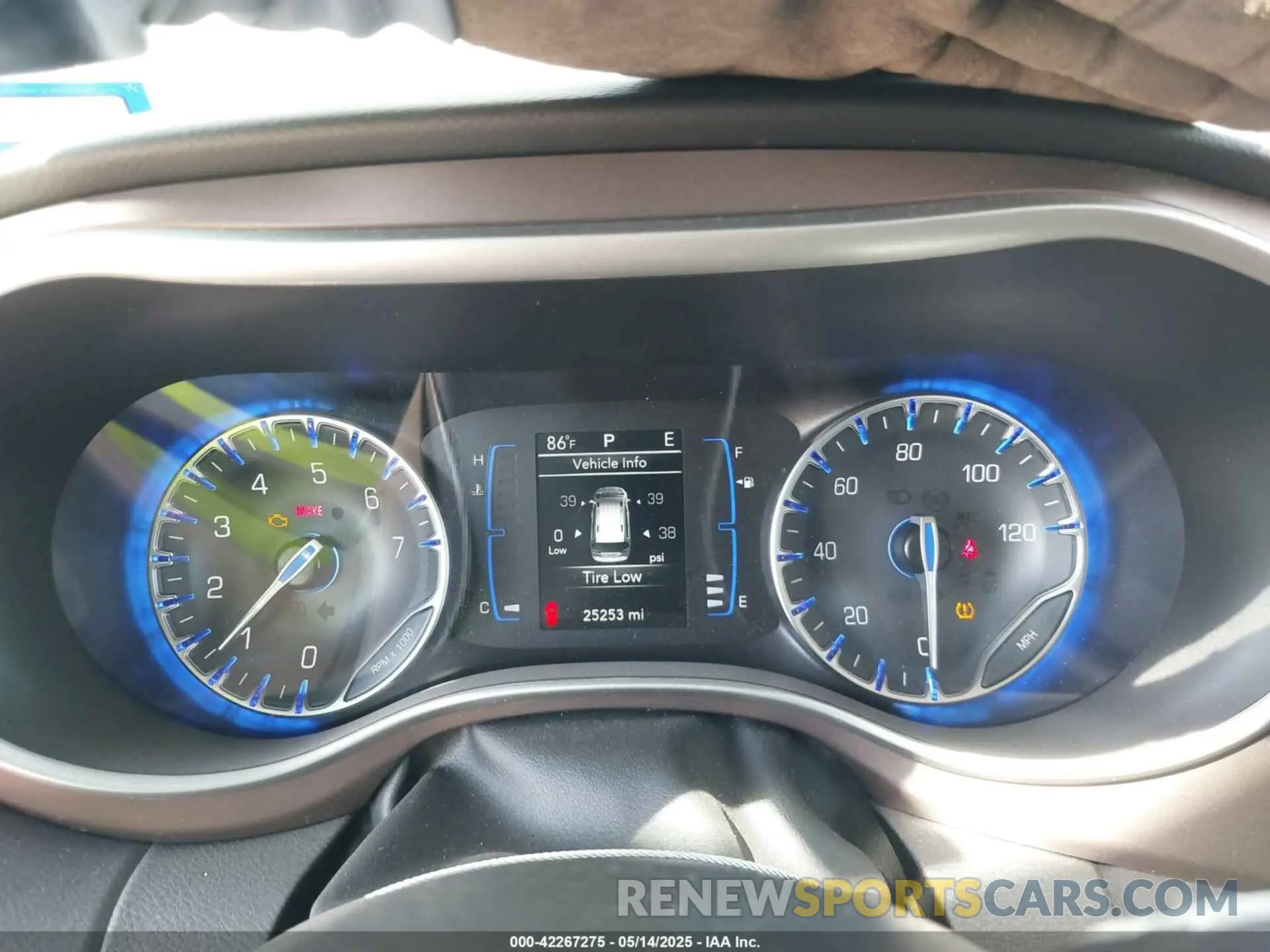 7 Фотография поврежденного автомобиля 2C4RC1CG4RR135885 CHRYSLER VOYAGER 2024