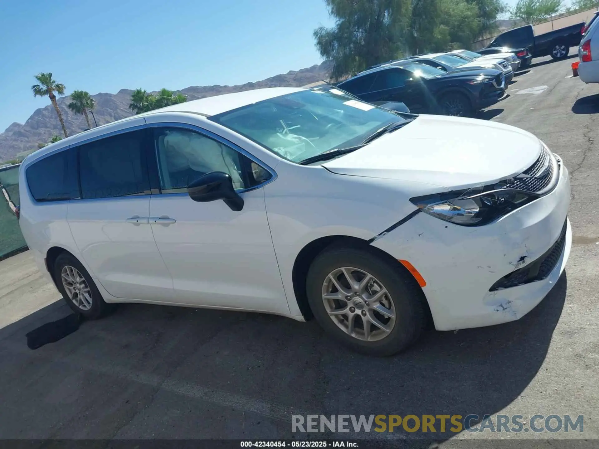 13 Photograph of a damaged car 2C4RC1CG4RR141427 CHRYSLER VOYAGER 2024