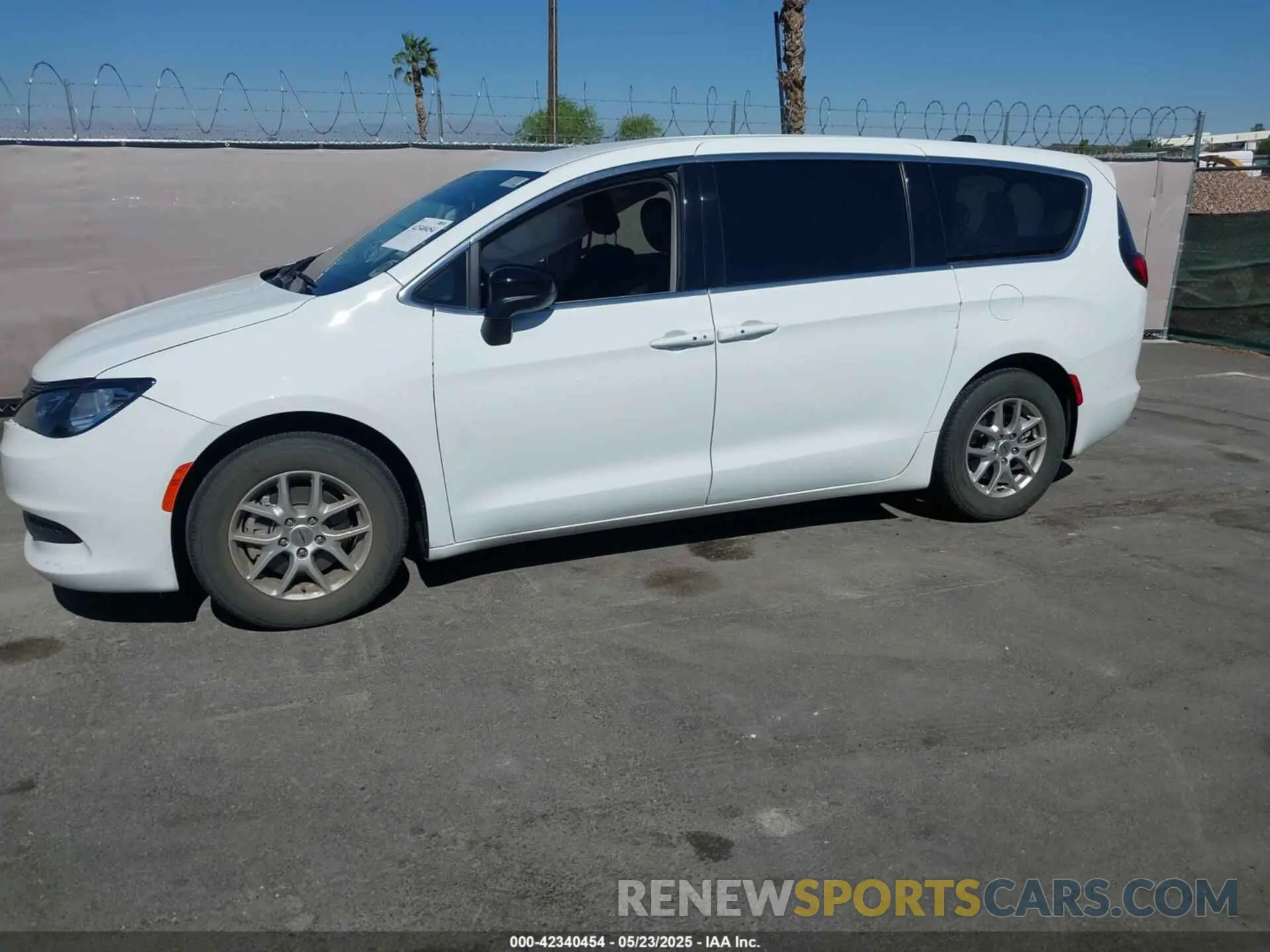 18 Photograph of a damaged car 2C4RC1CG4RR141427 CHRYSLER VOYAGER 2024