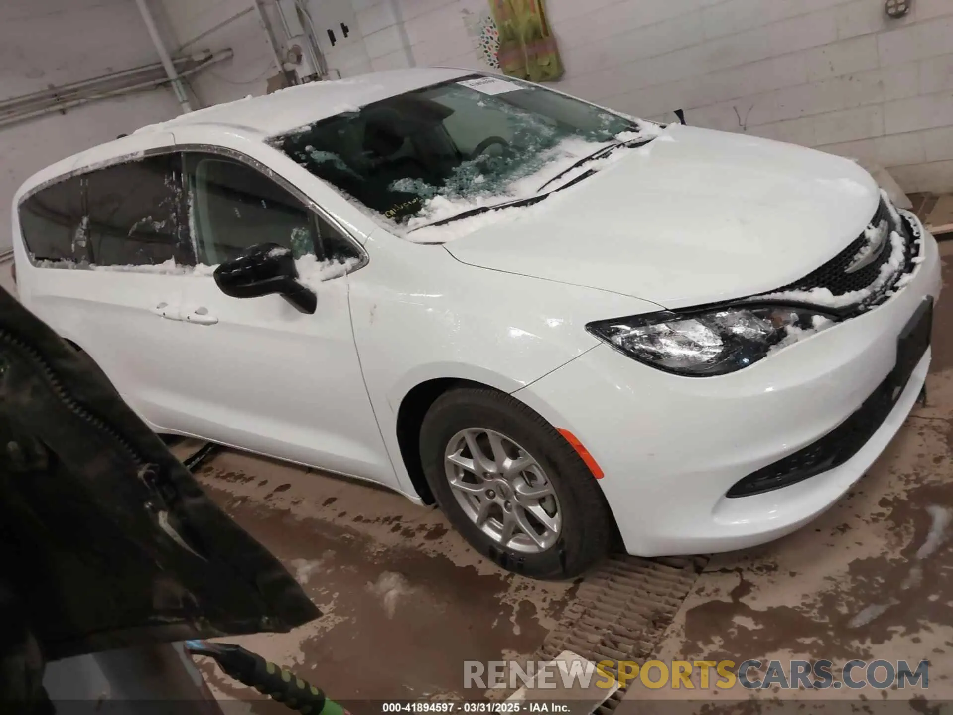 1 Photograph of a damaged car 2C4RC1CG6RR108087 CHRYSLER VOYAGER 2024