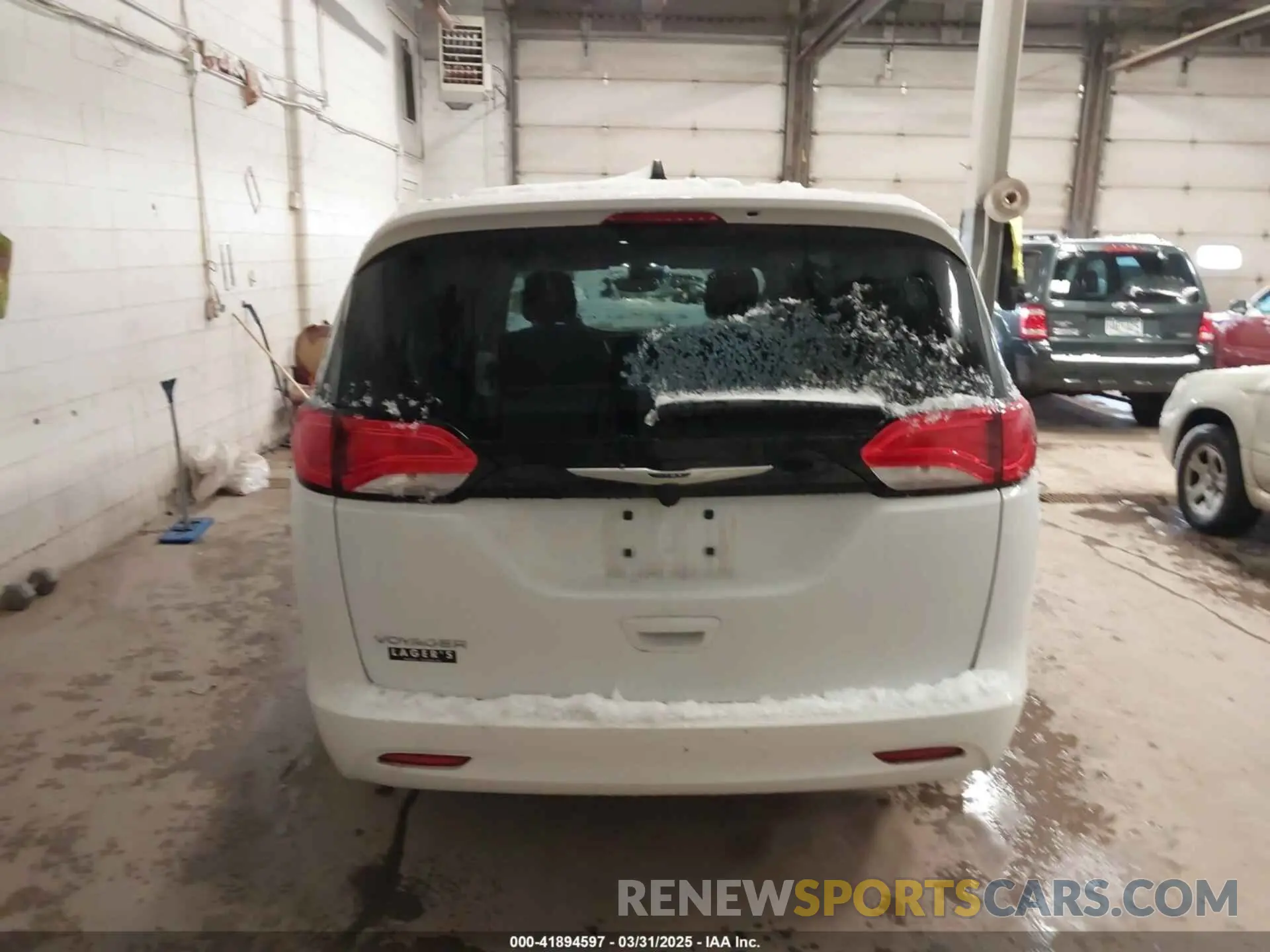 16 Photograph of a damaged car 2C4RC1CG6RR108087 CHRYSLER VOYAGER 2024