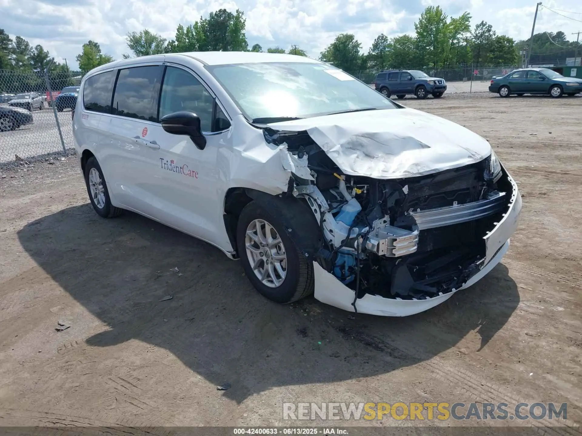 1 Фотография поврежденного автомобиля 2C4RC1CGXRR192169 CHRYSLER VOYAGER 2024