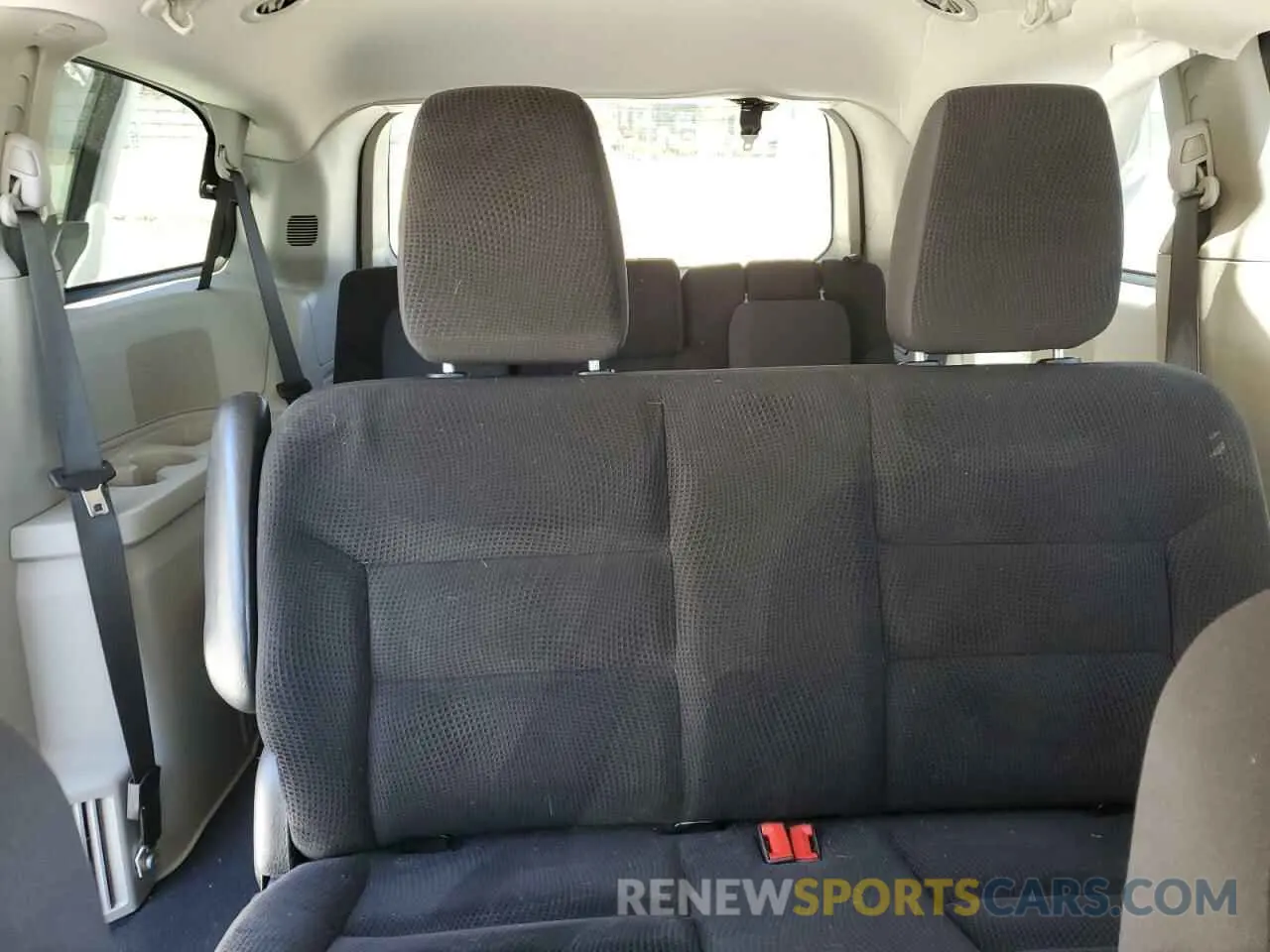 10 Photograph of a damaged car 2C4RDGBG0KR528211 DODGE CARAVAN 2019