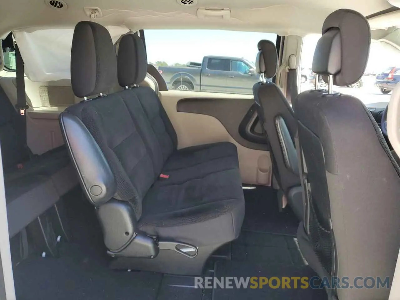 11 Photograph of a damaged car 2C4RDGBG0KR528211 DODGE CARAVAN 2019