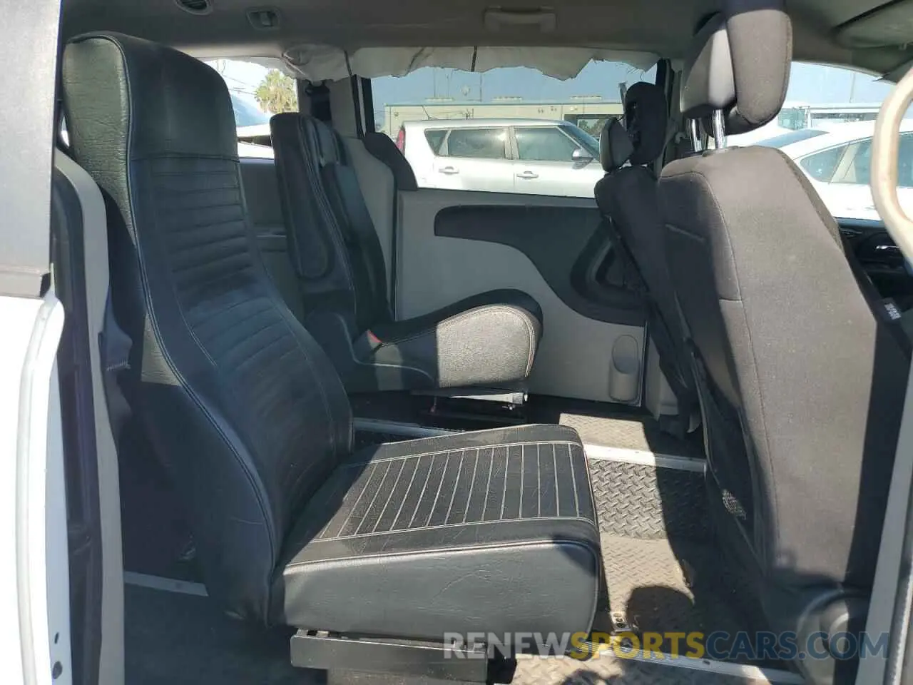 11 Фотография поврежденного автомобиля 2C4RDGBG0KR568174 DODGE CARAVAN 2019