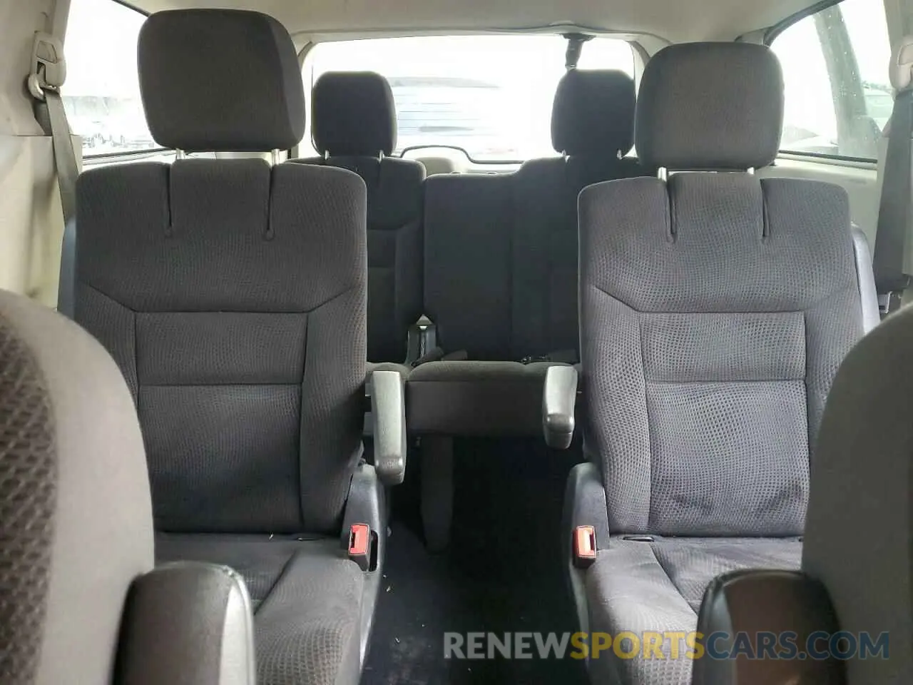 10 Photograph of a damaged car 2C4RDGBG0KR583936 DODGE CARAVAN 2019