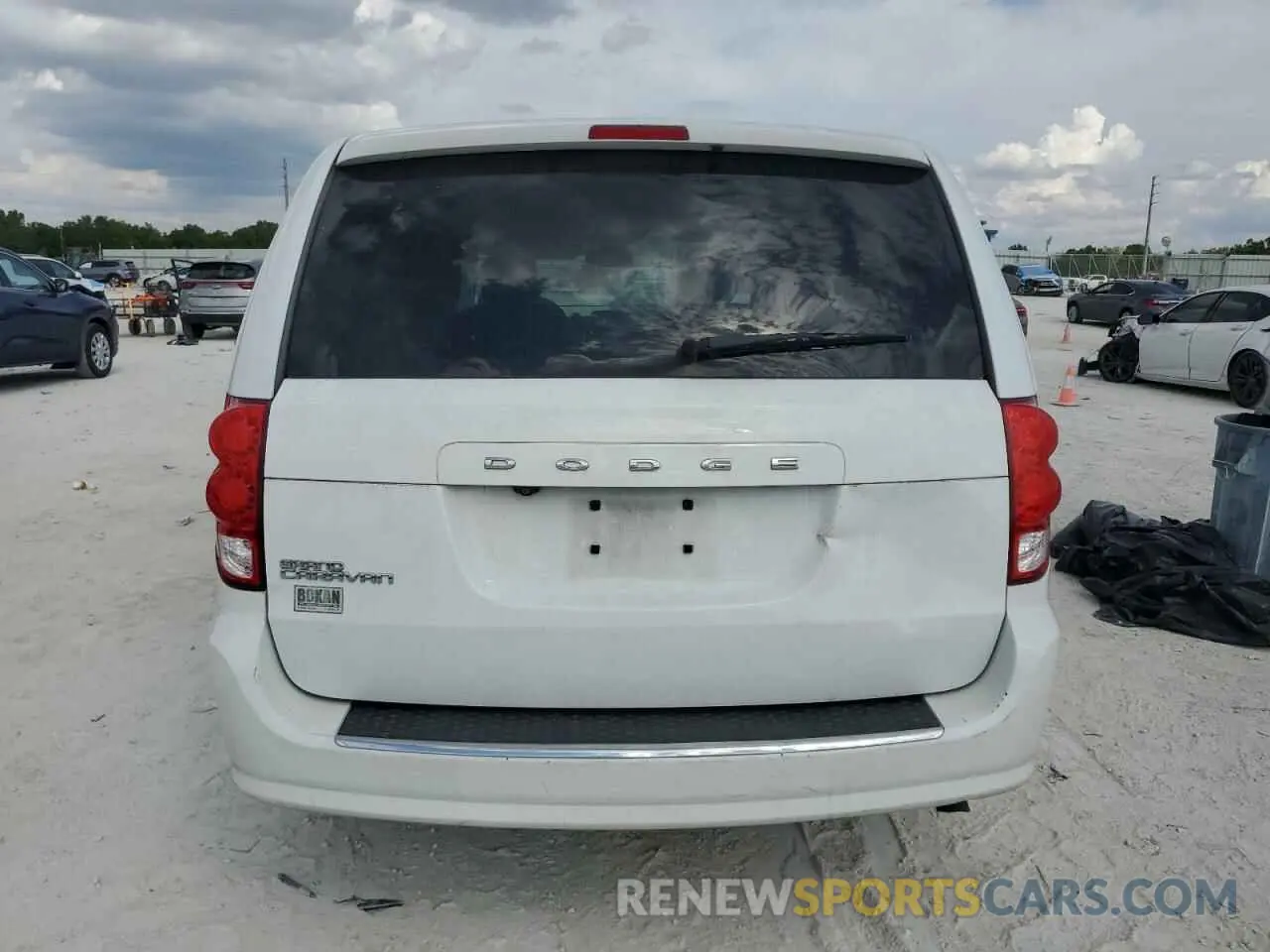 6 Photograph of a damaged car 2C4RDGBG1KR547110 DODGE CARAVAN 2019