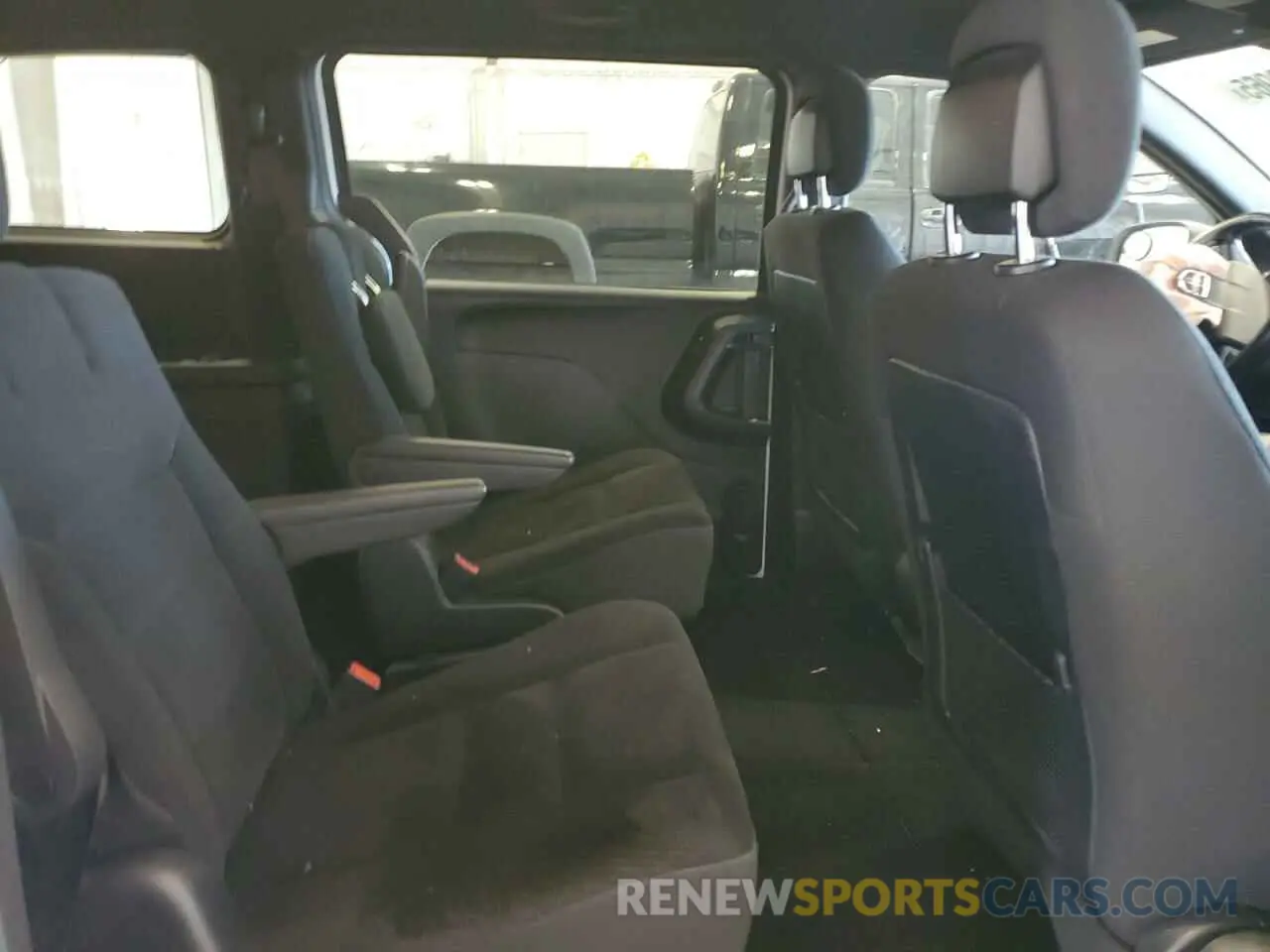 11 Photograph of a damaged car 2C4RDGBG1KR783563 DODGE CARAVAN 2019