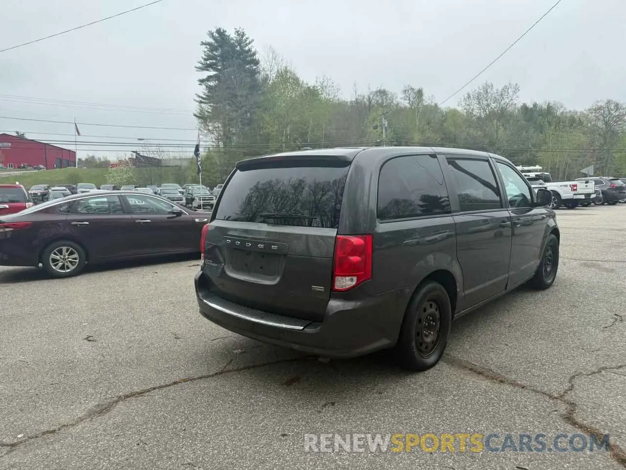 4 Photograph of a damaged car 2C4RDGBG2KR718687 DODGE CARAVAN 2019