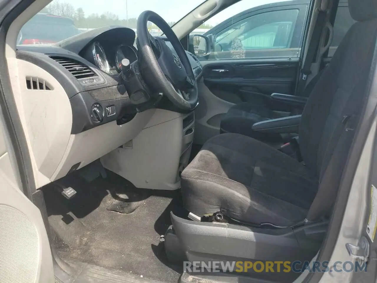 7 Photograph of a damaged car 2C4RDGBG2KR777707 DODGE CARAVAN 2019